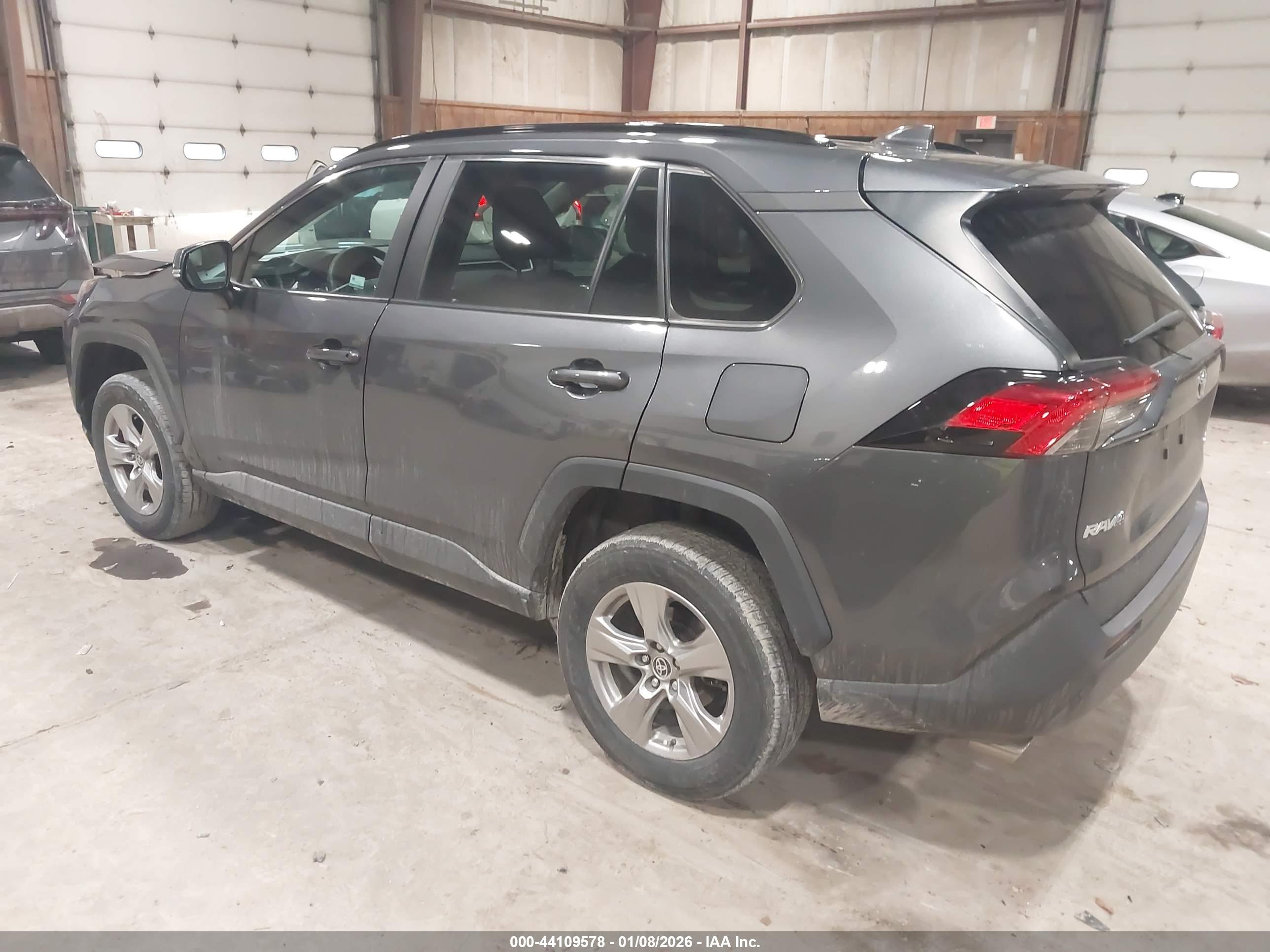 TOYOTA RAV4 image 3