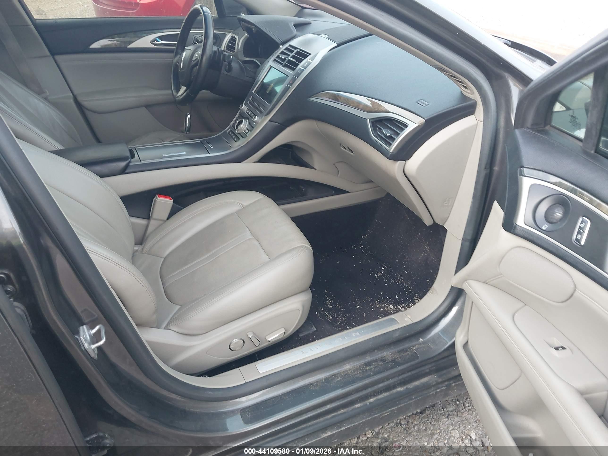 LINCOLN MKZ image 5