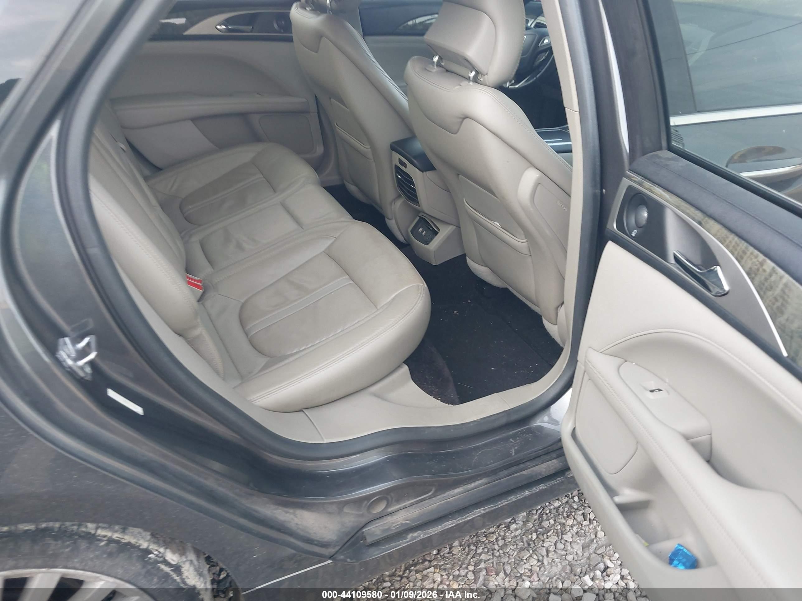 LINCOLN MKZ image 8