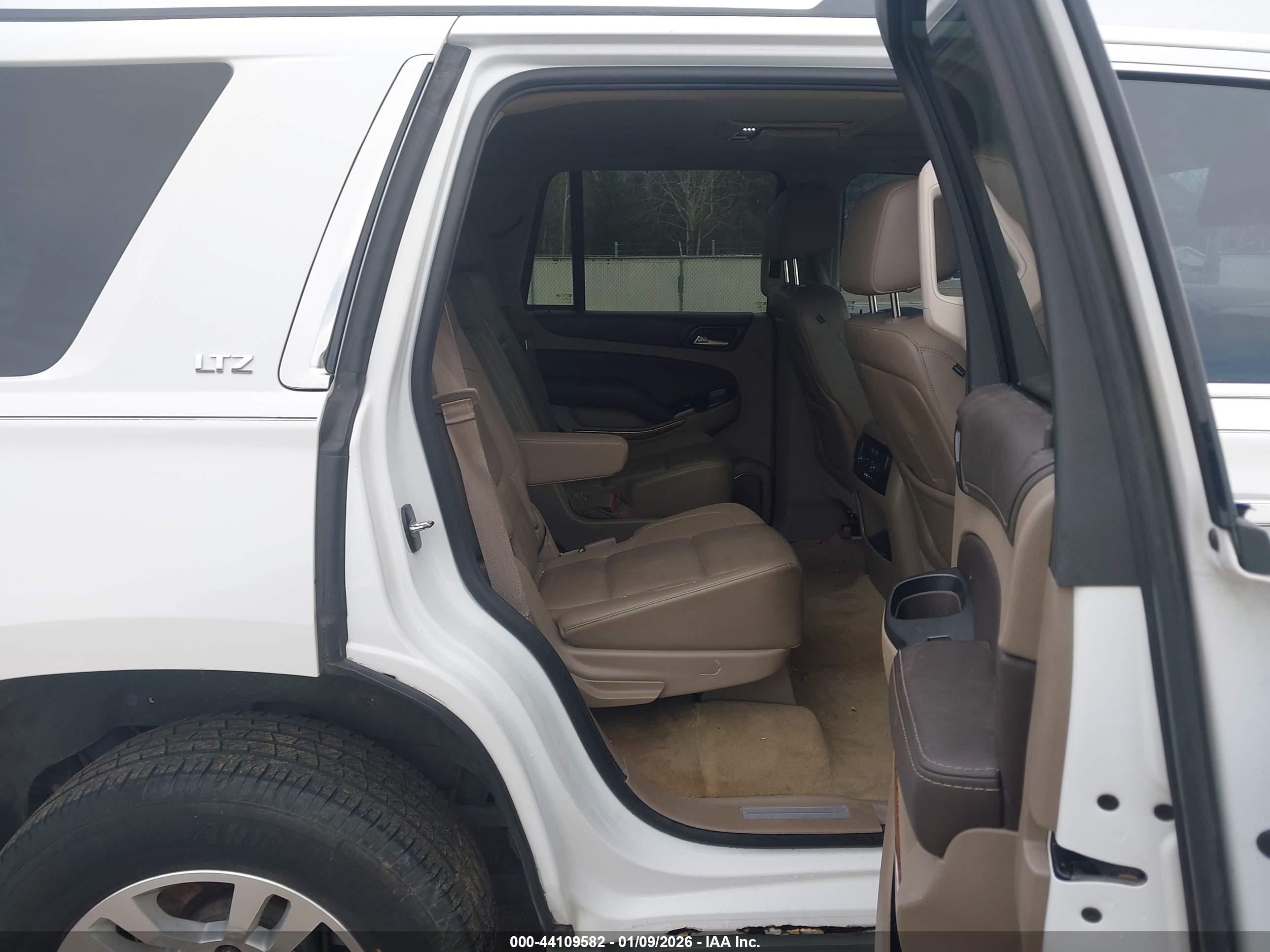 CHEVROLET TAHOE image 8