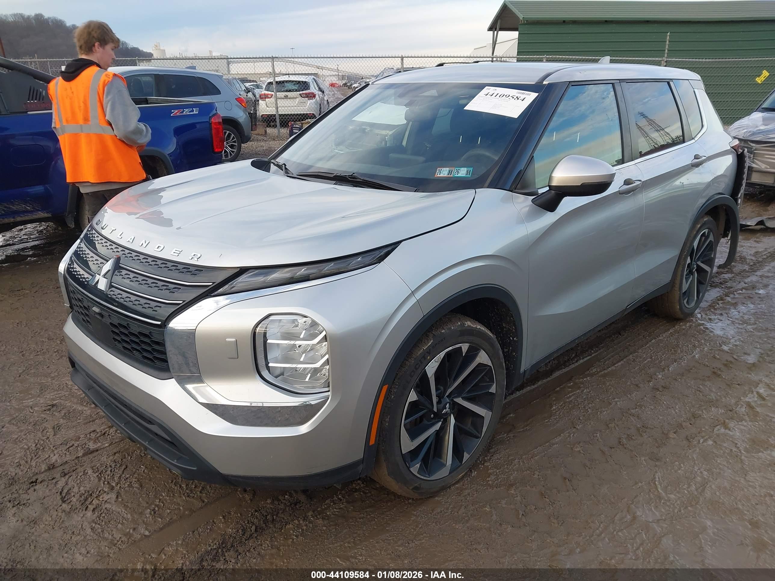 MITSUBISHI OUTLANDER image 2