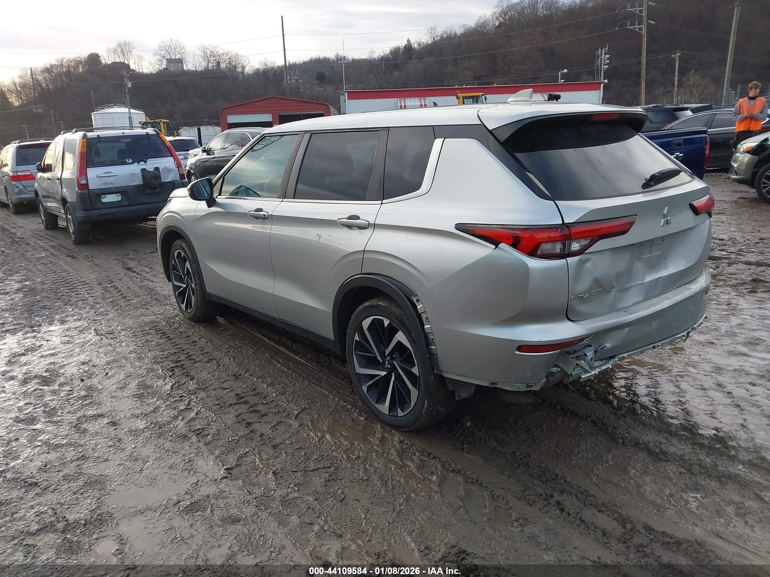 MITSUBISHI OUTLANDER image 3
