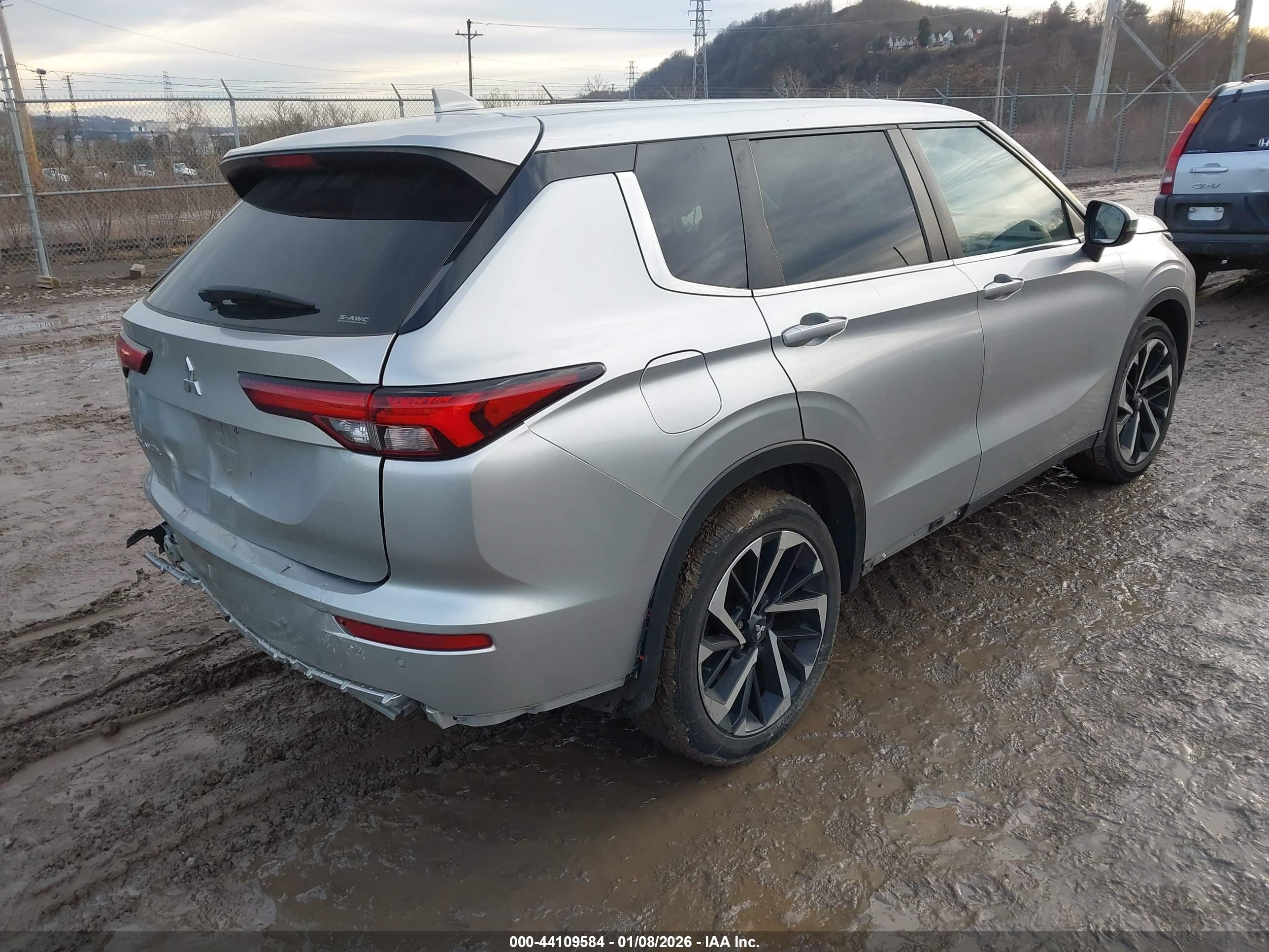 MITSUBISHI OUTLANDER image 4
