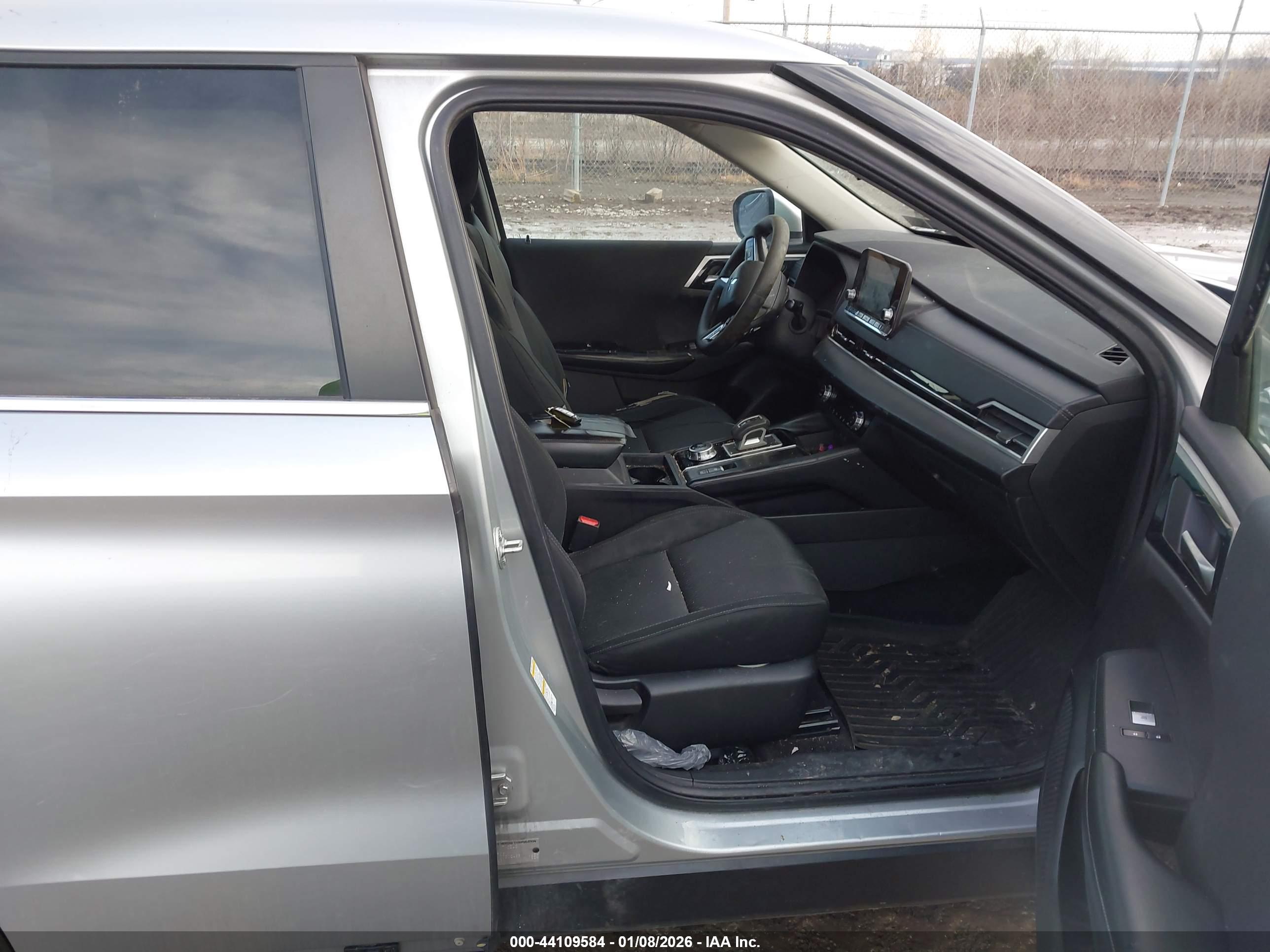 MITSUBISHI OUTLANDER image 5
