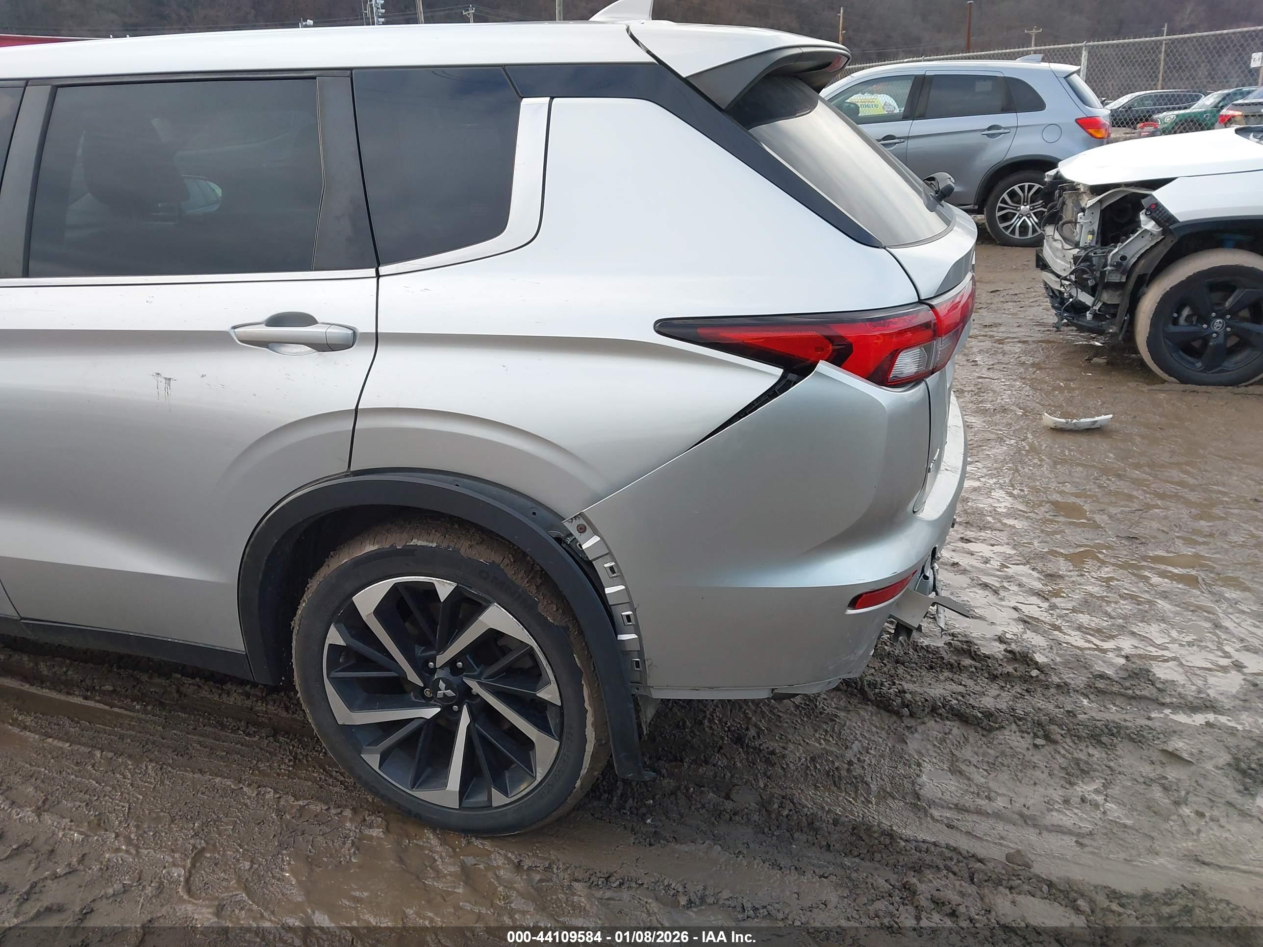 MITSUBISHI OUTLANDER image 6
