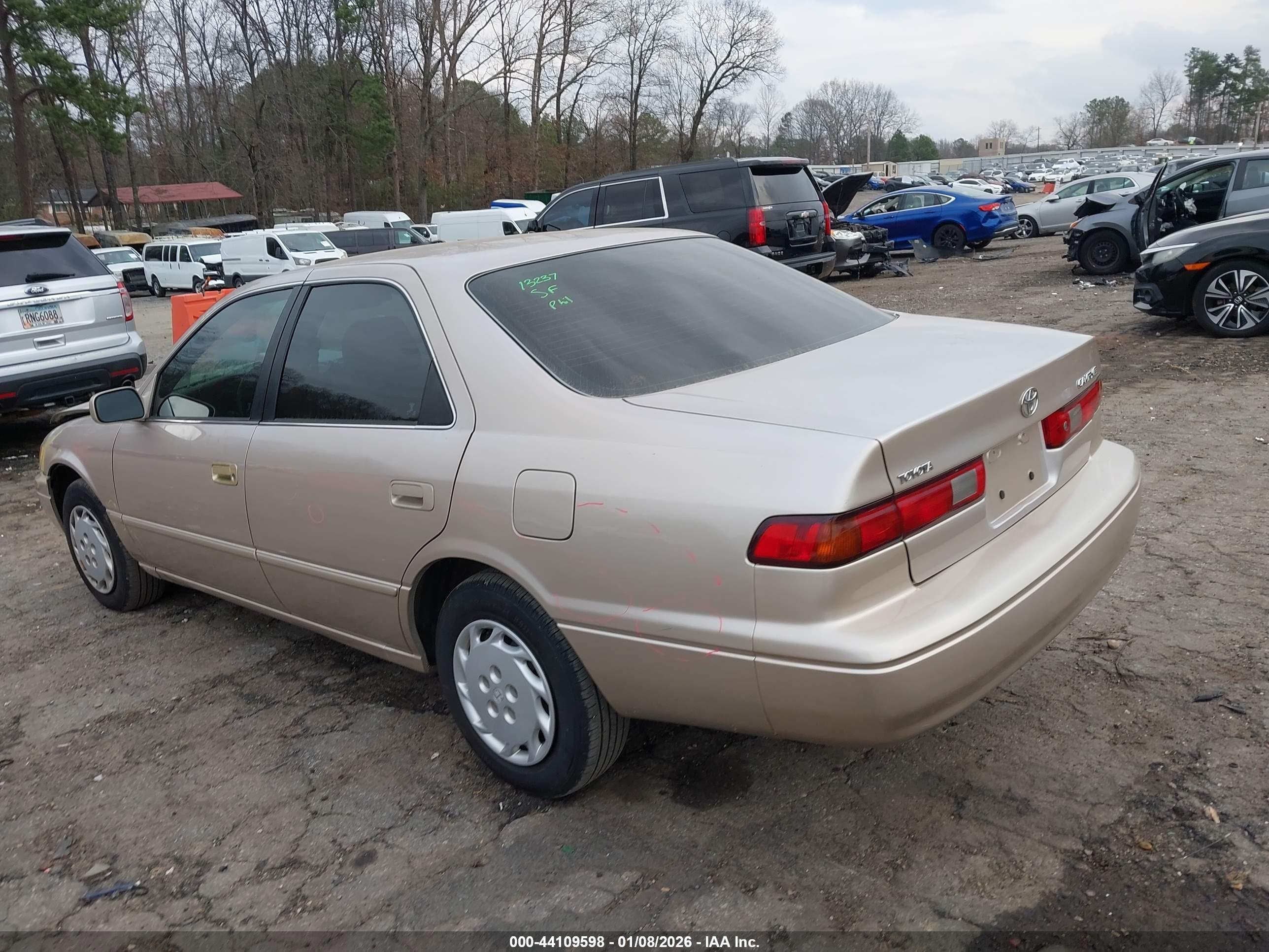 TOYOTA CAMRY image 3