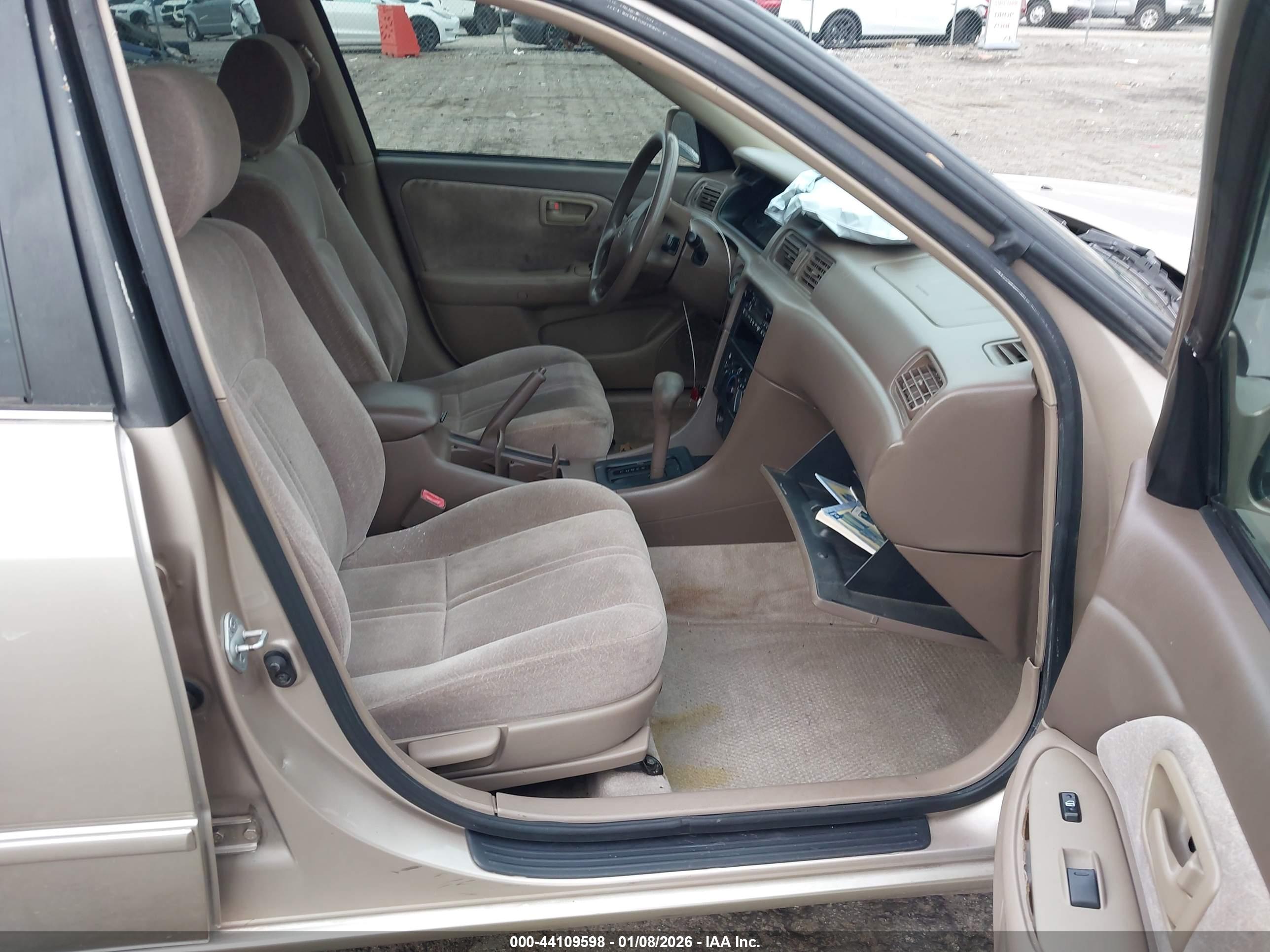 TOYOTA CAMRY image 5