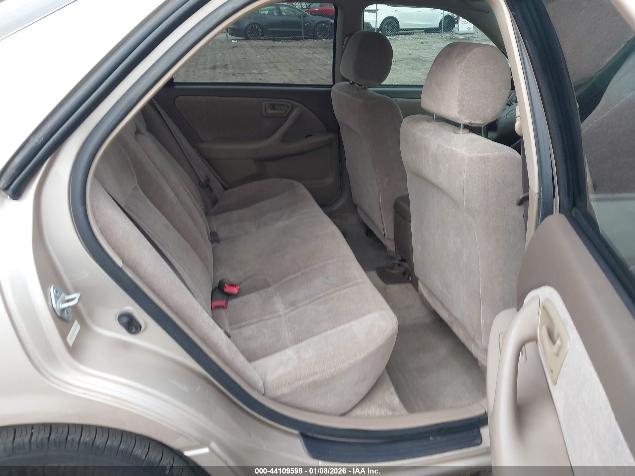 TOYOTA CAMRY image 8