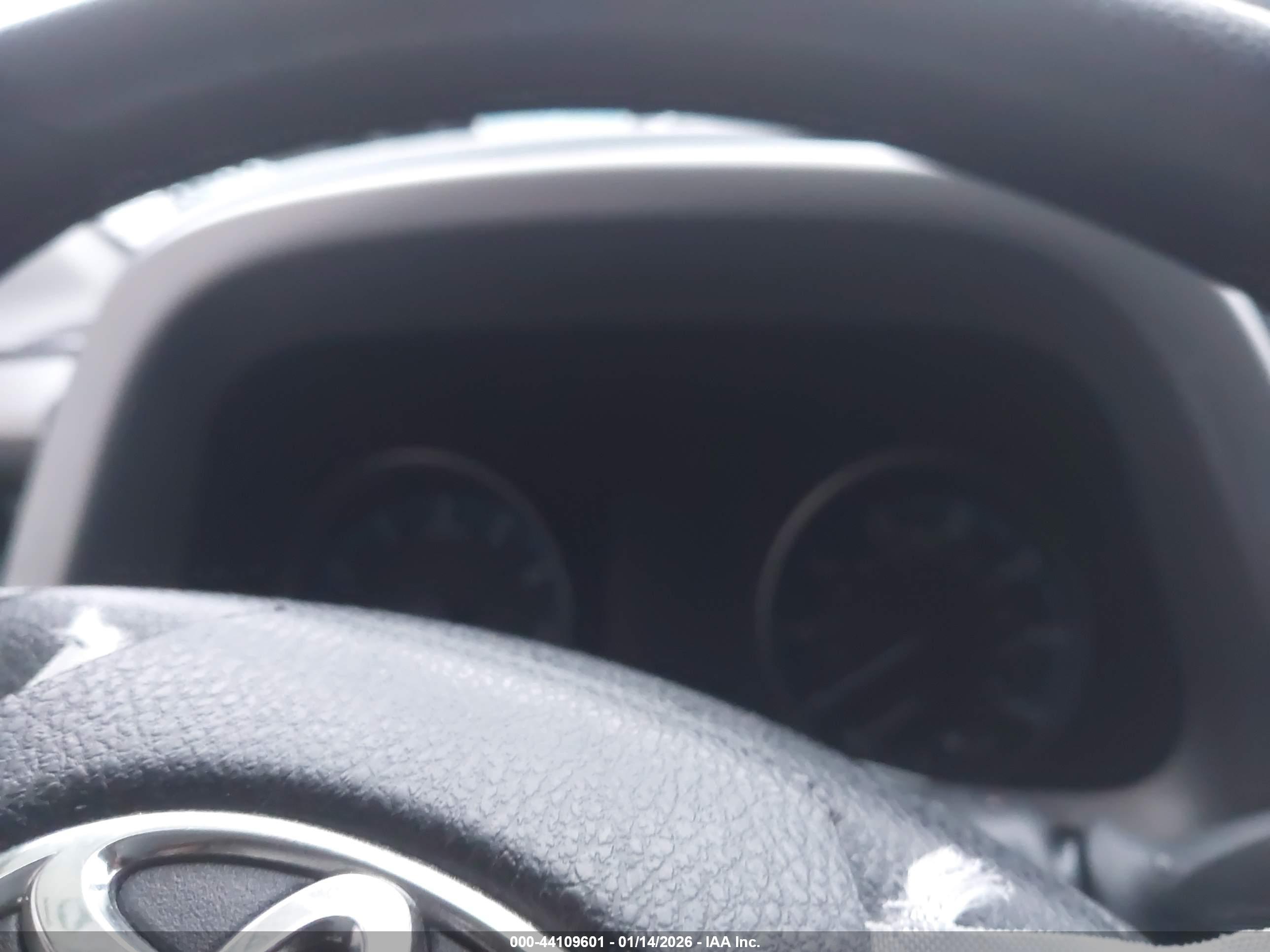 TOYOTA RAV4 image 7