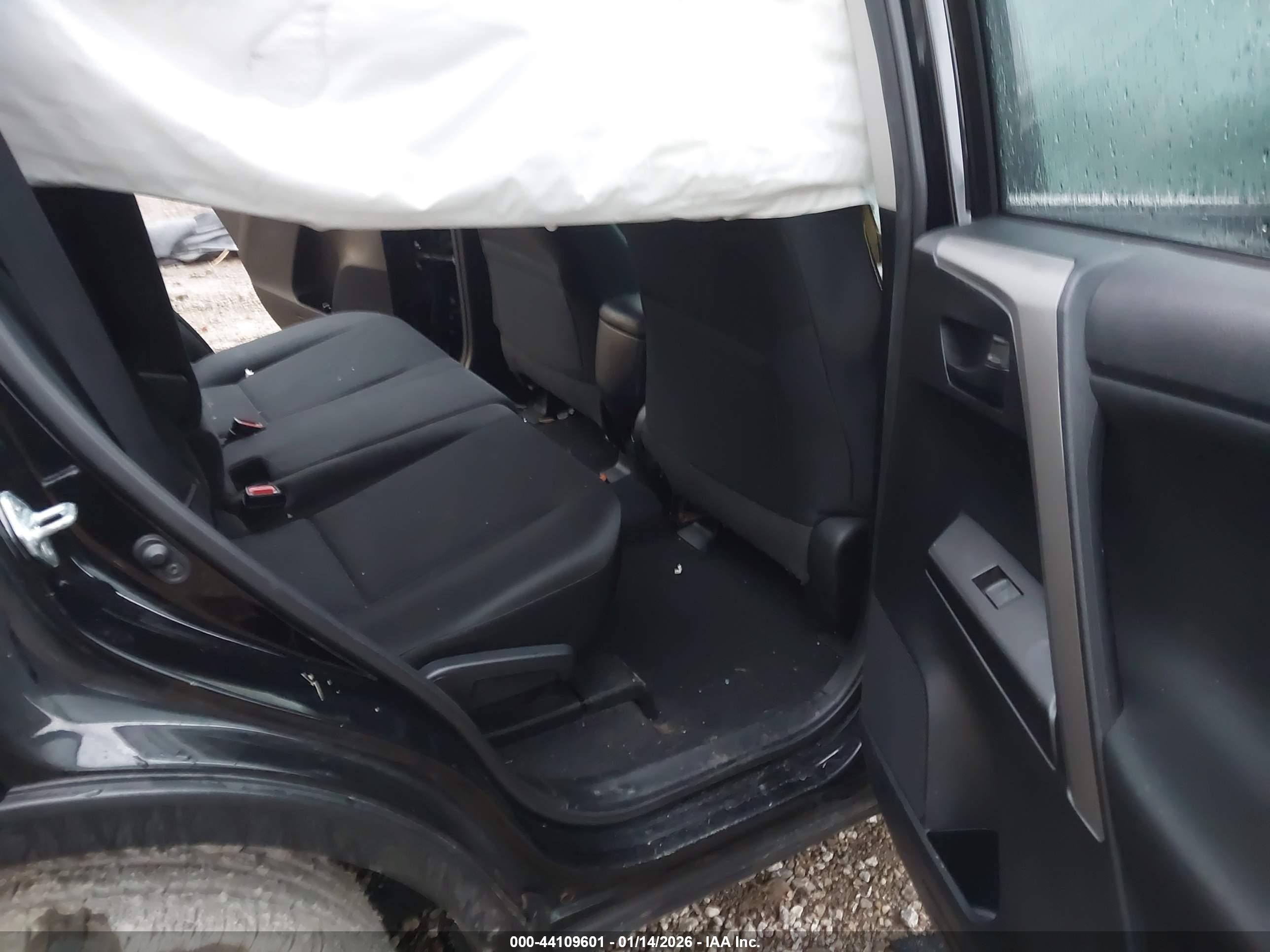 TOYOTA RAV4 image 8