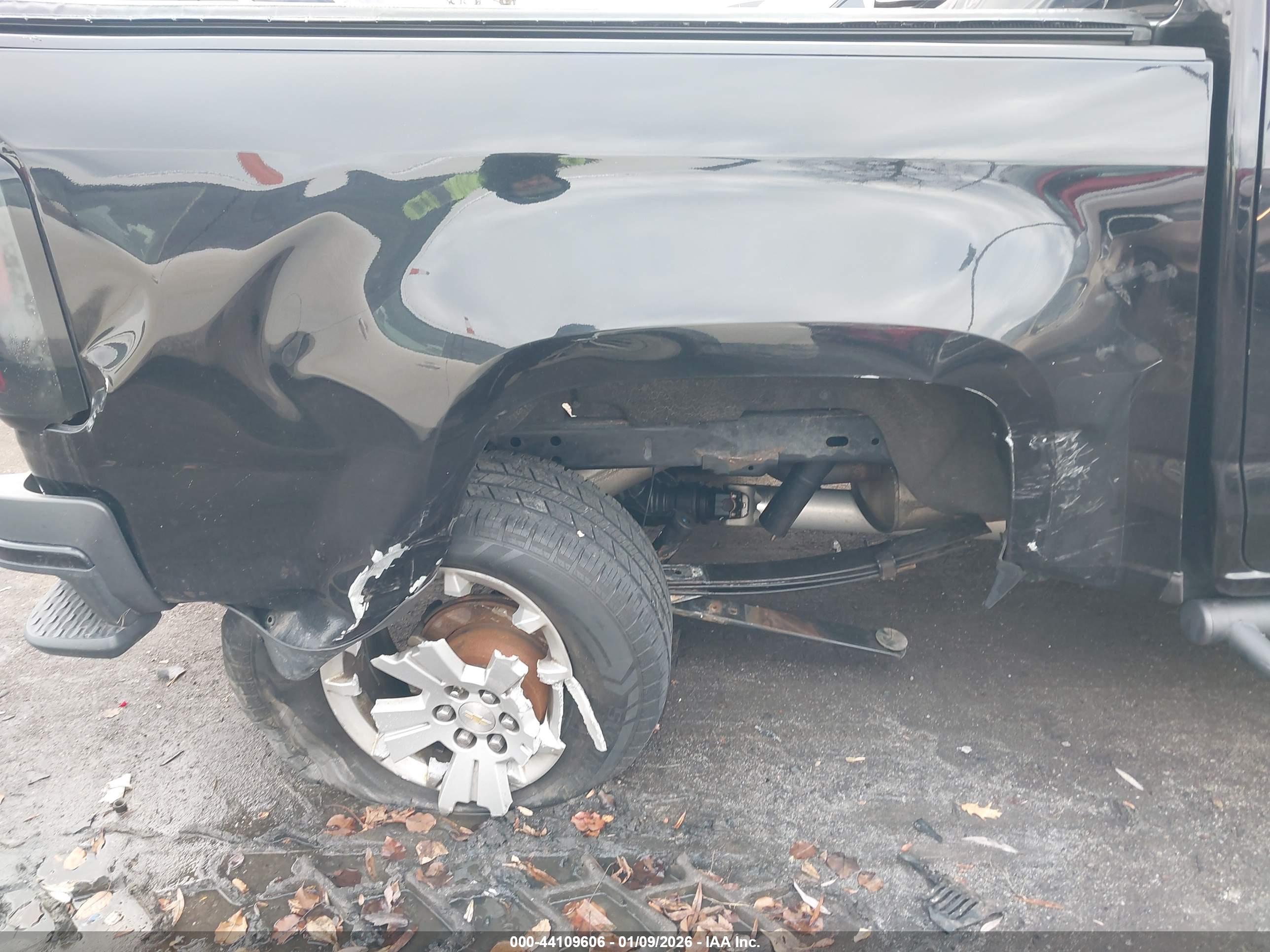 CHEVROLET COLORADO image 6