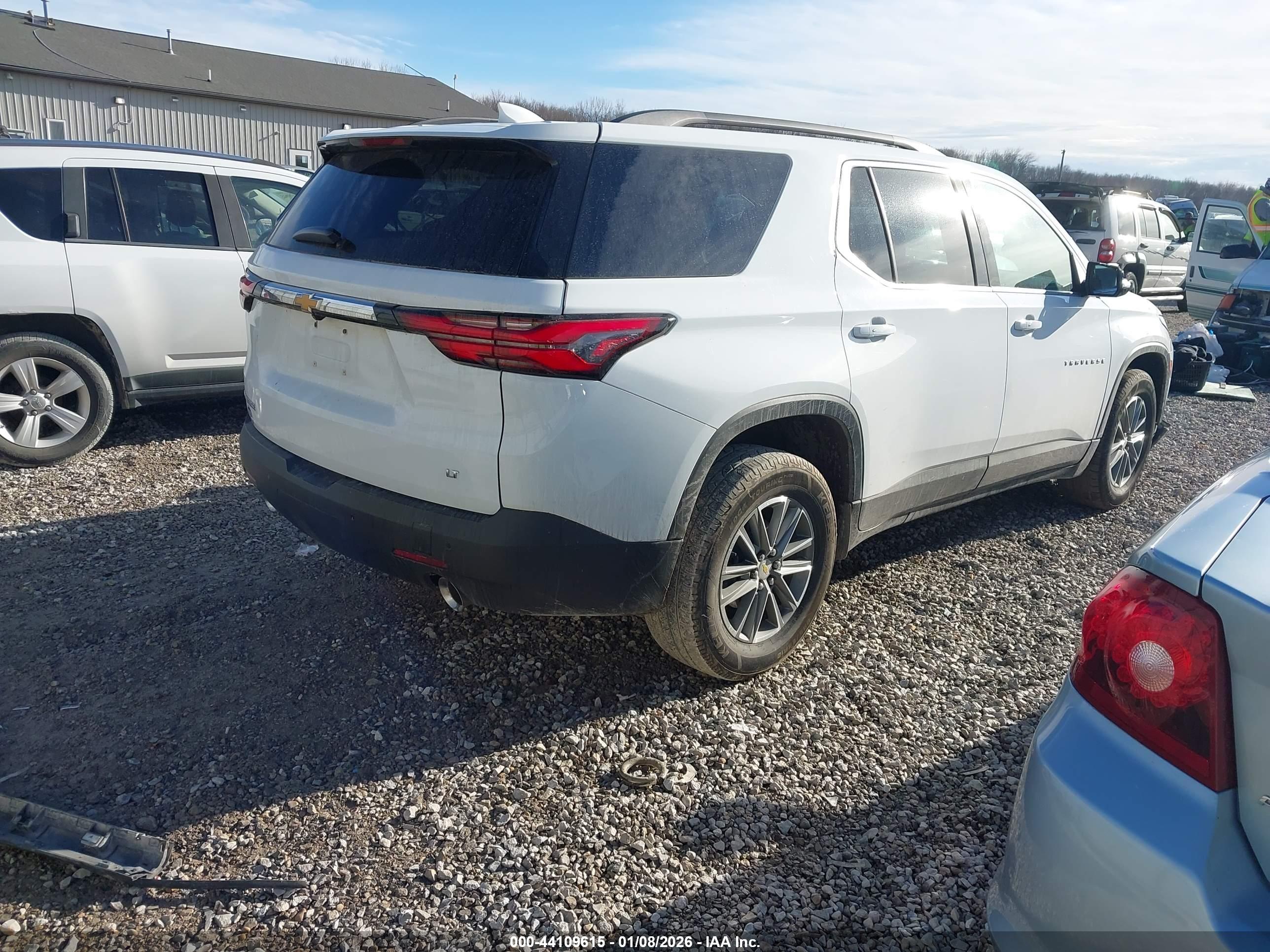 CHEVROLET TRAVERSE image 4