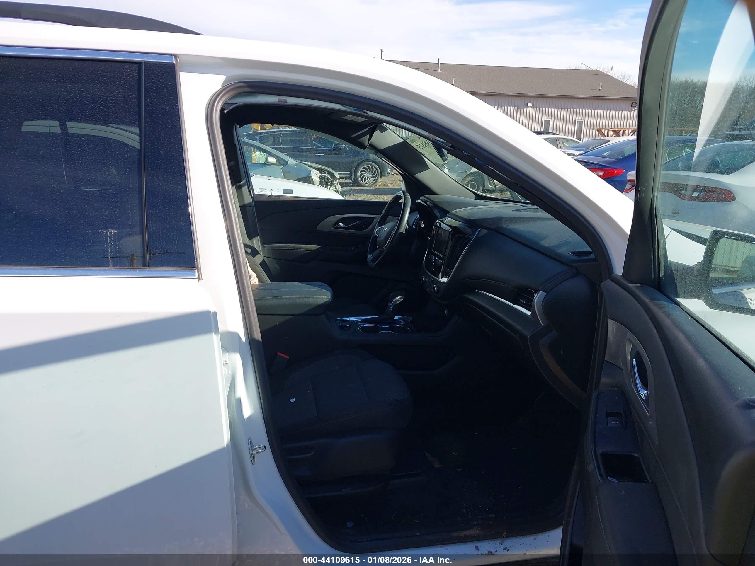 CHEVROLET TRAVERSE image 5