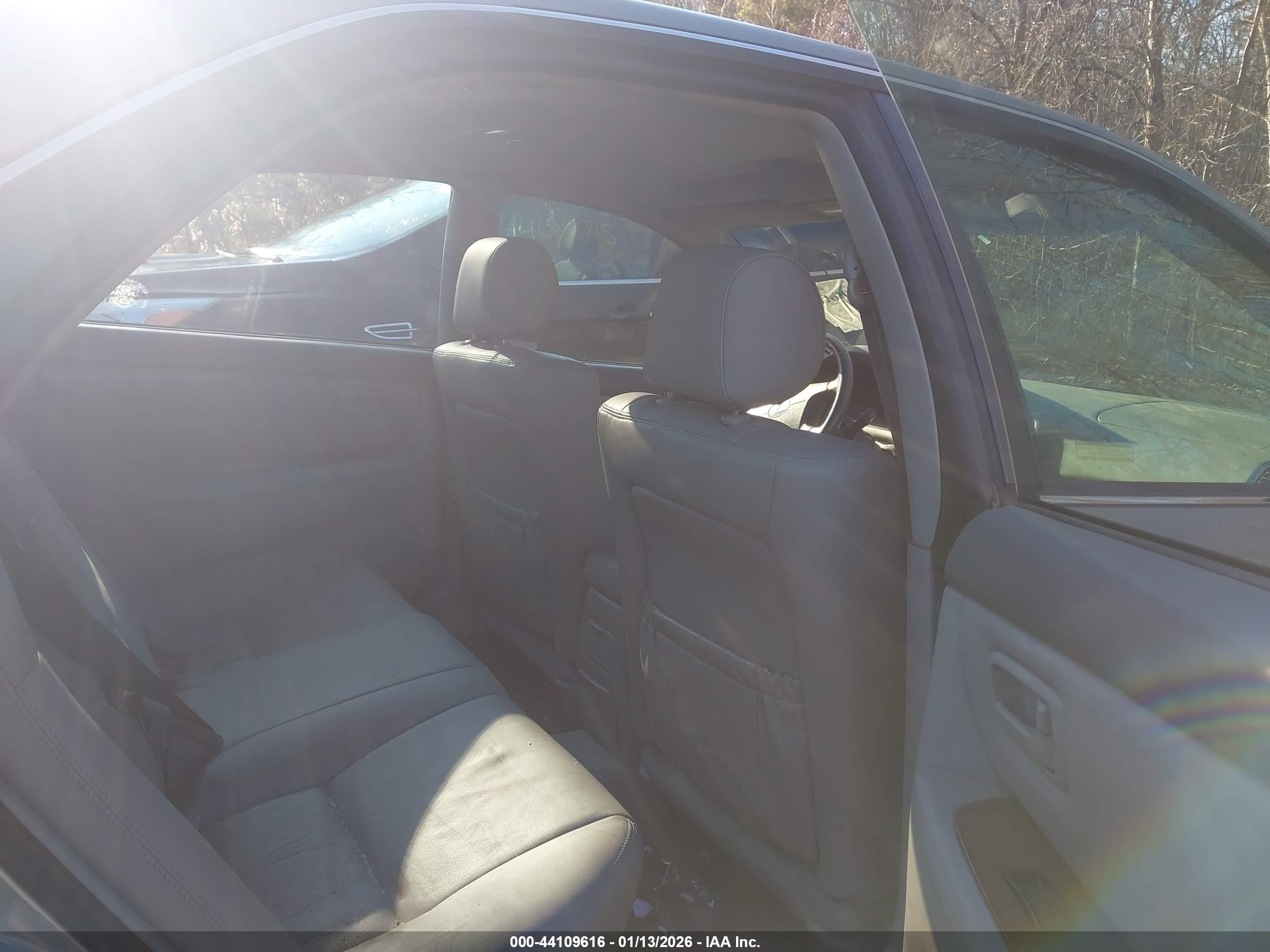 LEXUS ES image 8