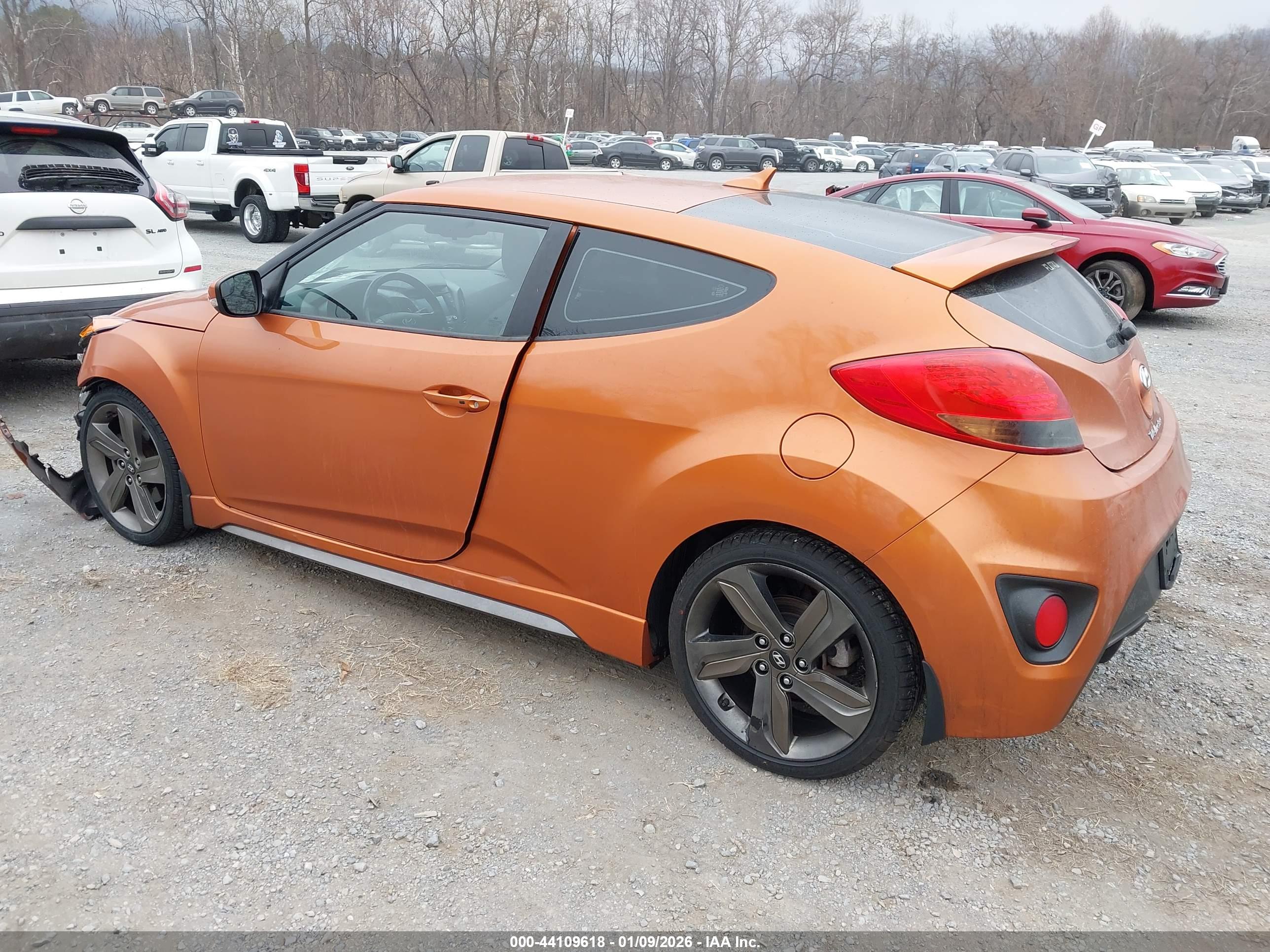 HYUNDAI VELOSTER image 3