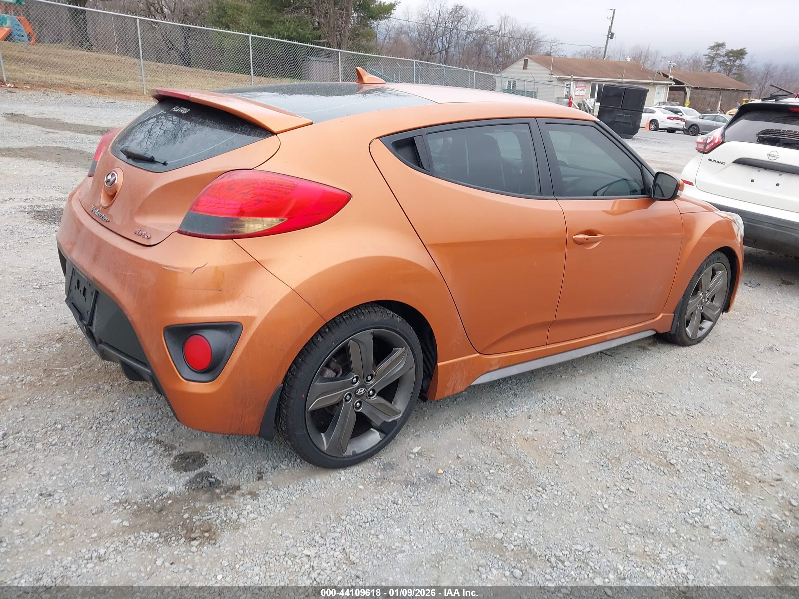 HYUNDAI VELOSTER image 4