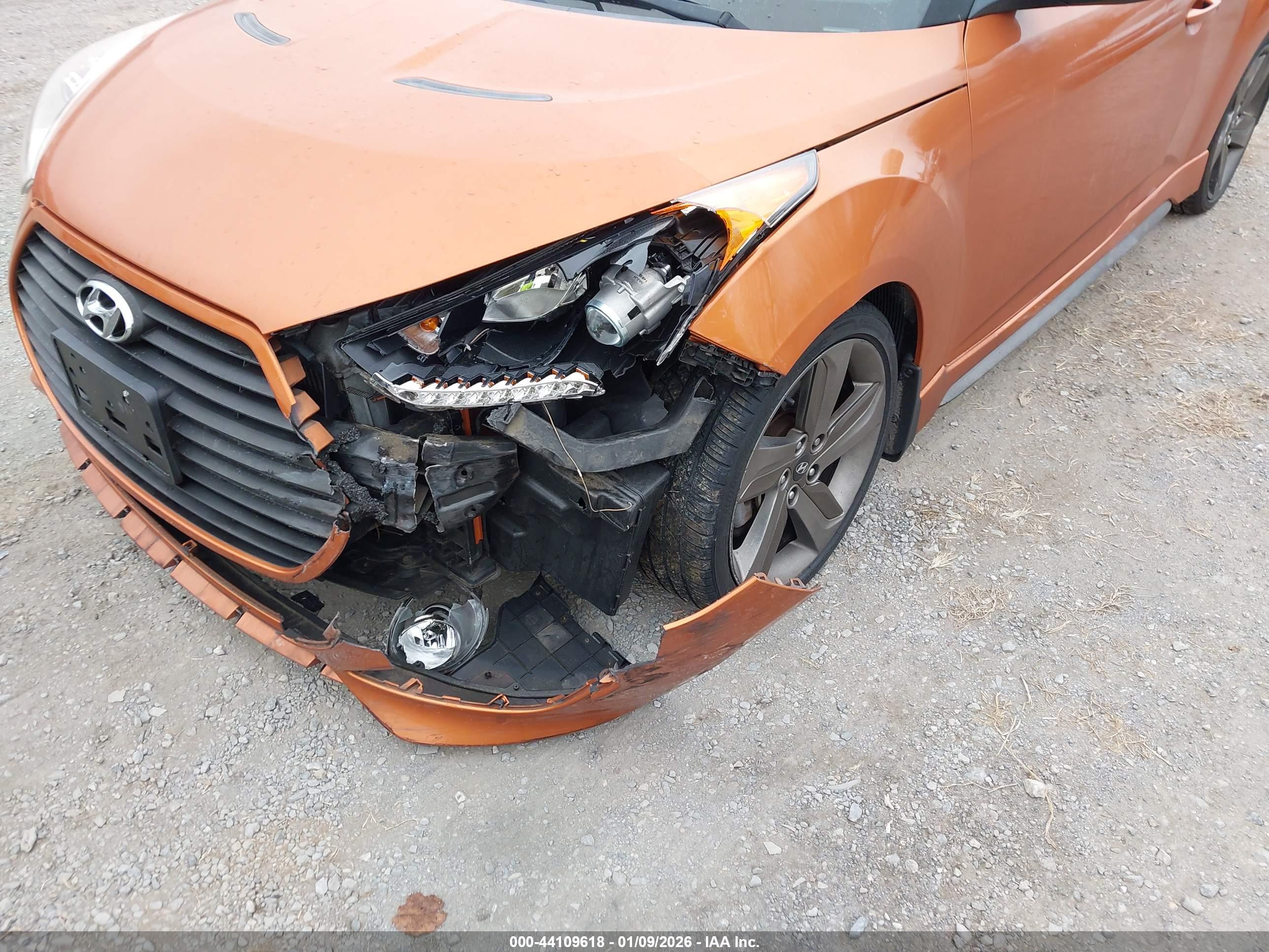 HYUNDAI VELOSTER image 6