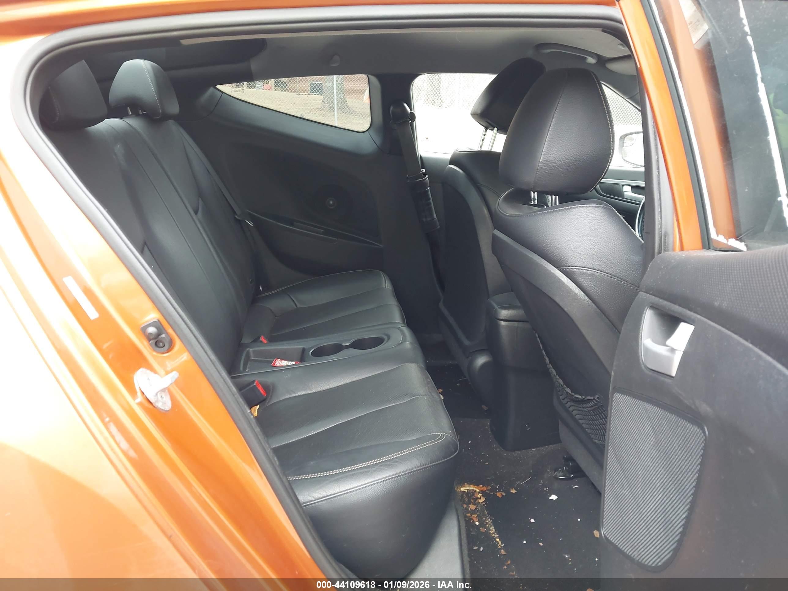 HYUNDAI VELOSTER image 8