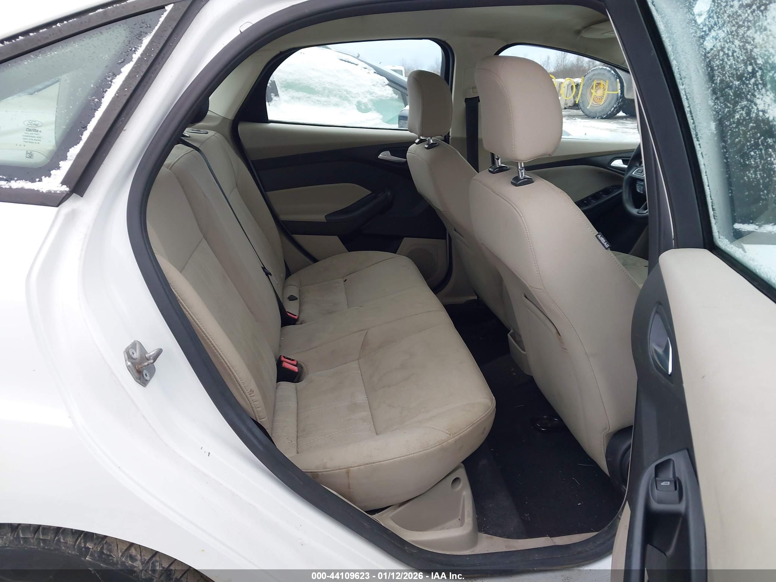 FORD FOCUS image 8