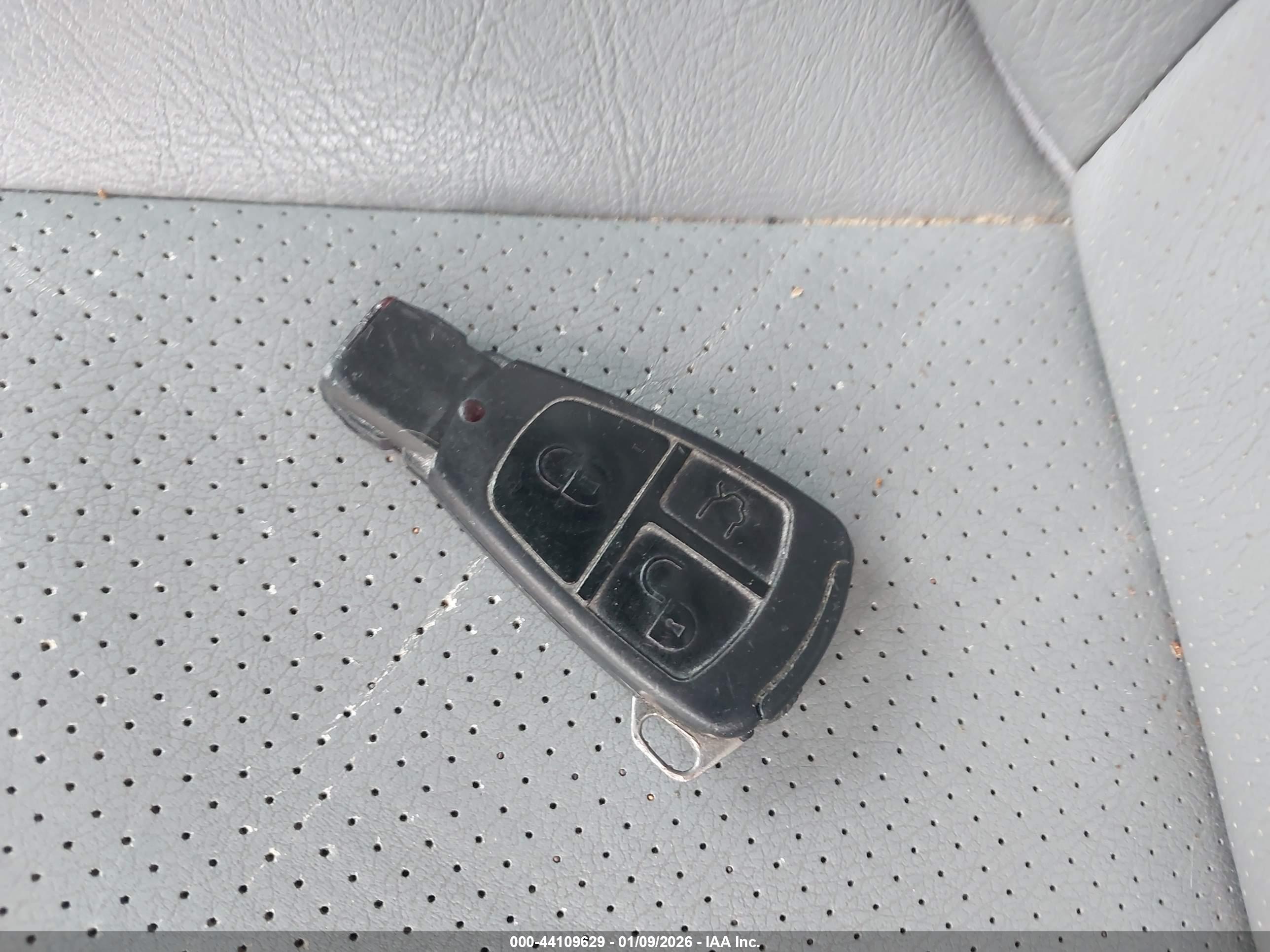 MERCEDES-BENZ E image 11