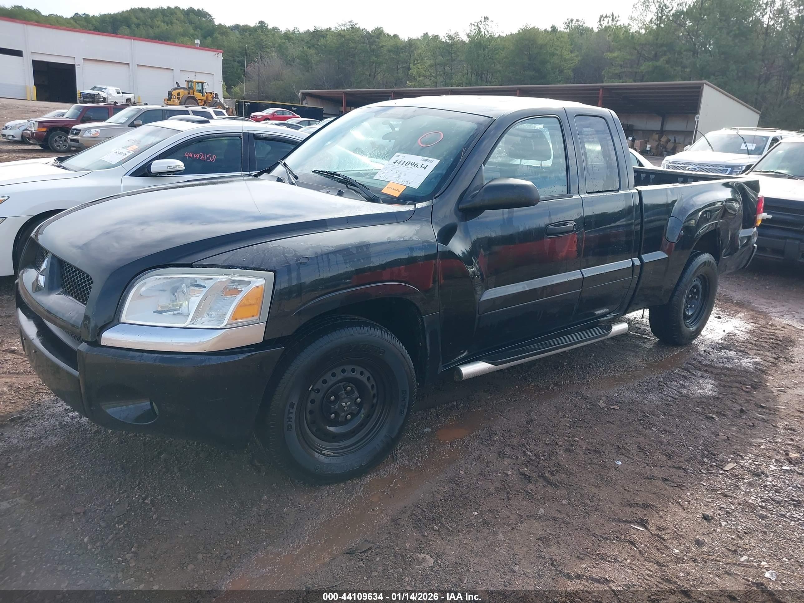 MITSUBISHI RAIDER image 2