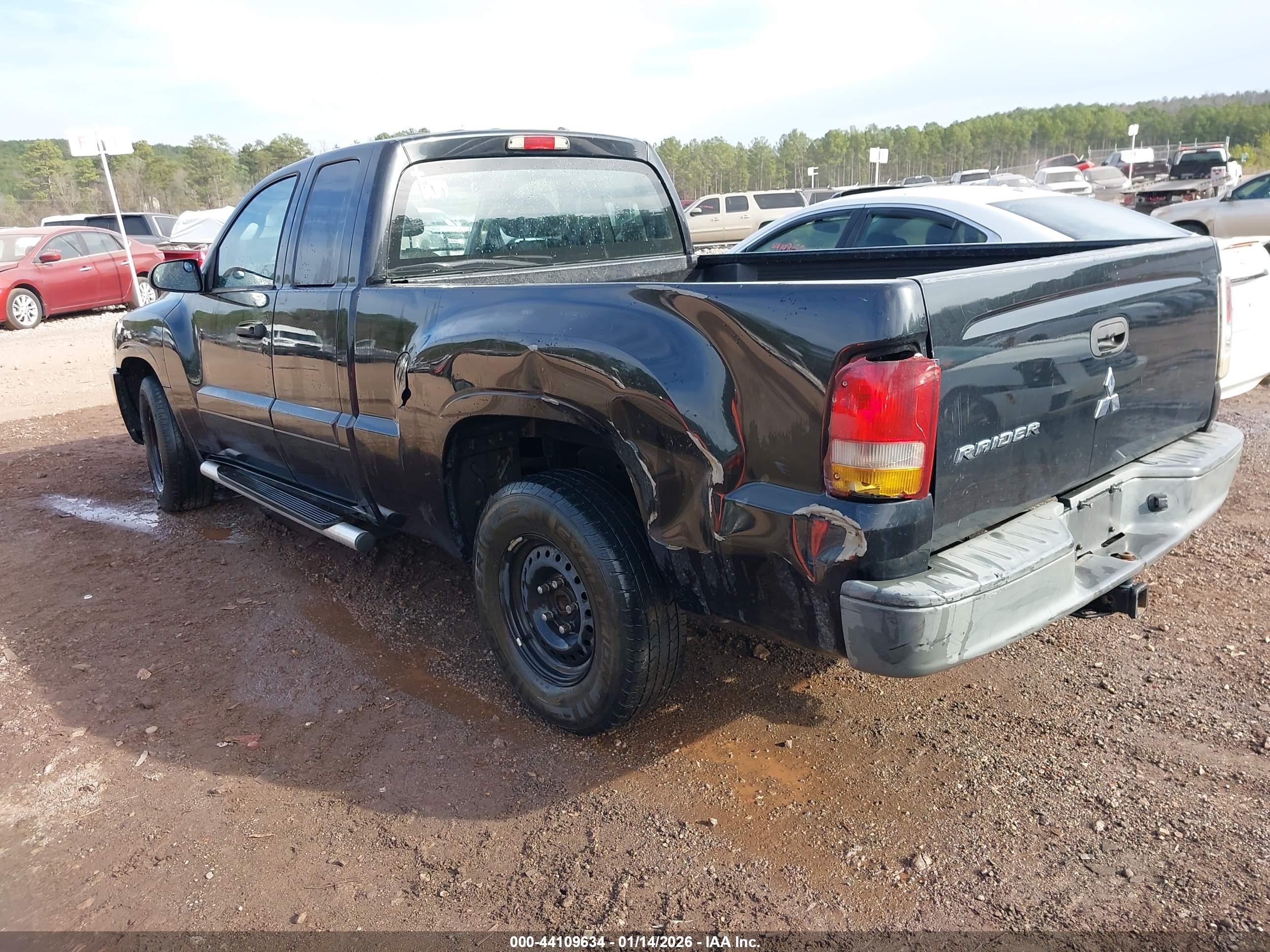 MITSUBISHI RAIDER image 3