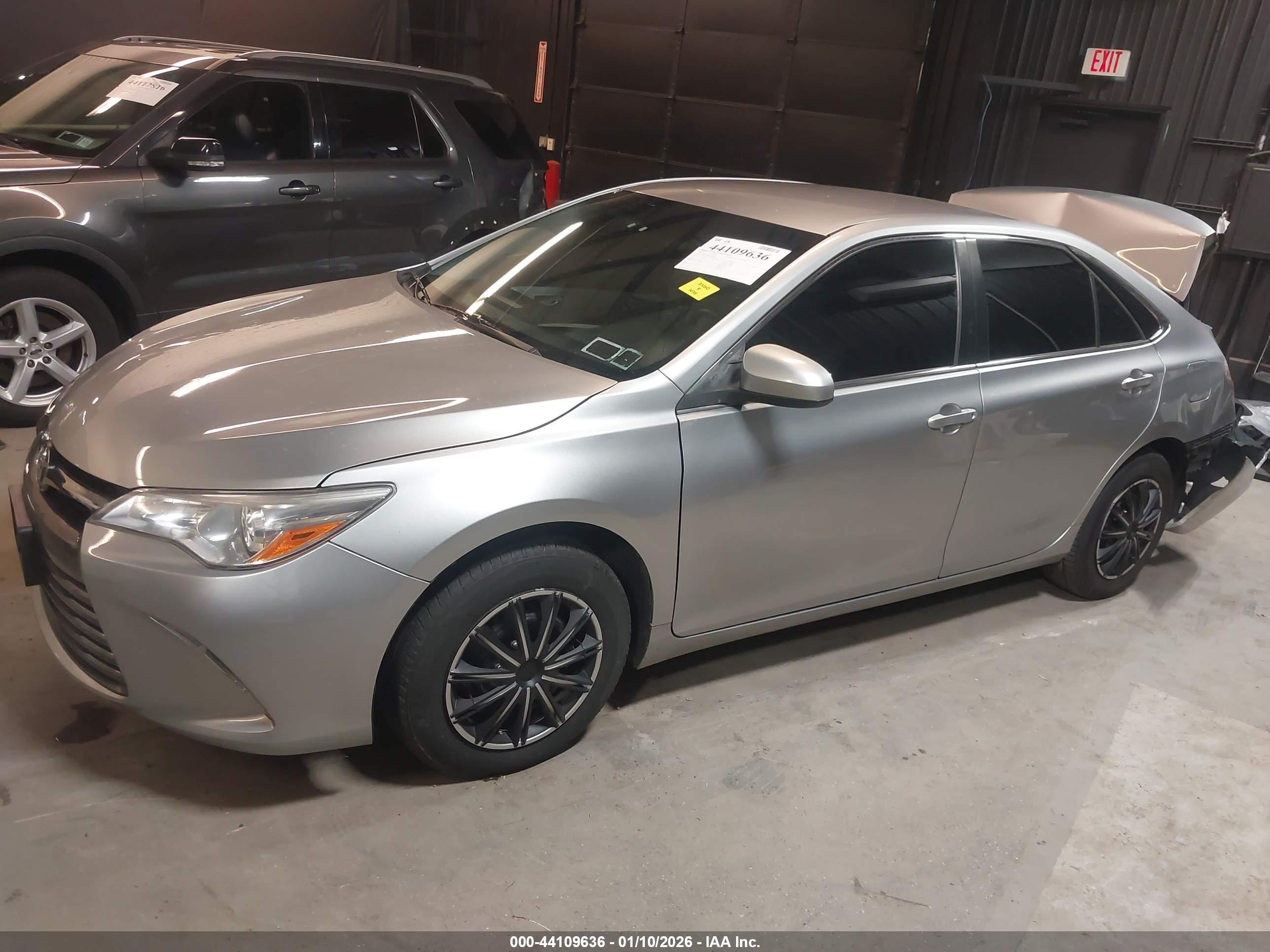 TOYOTA CAMRY image 2