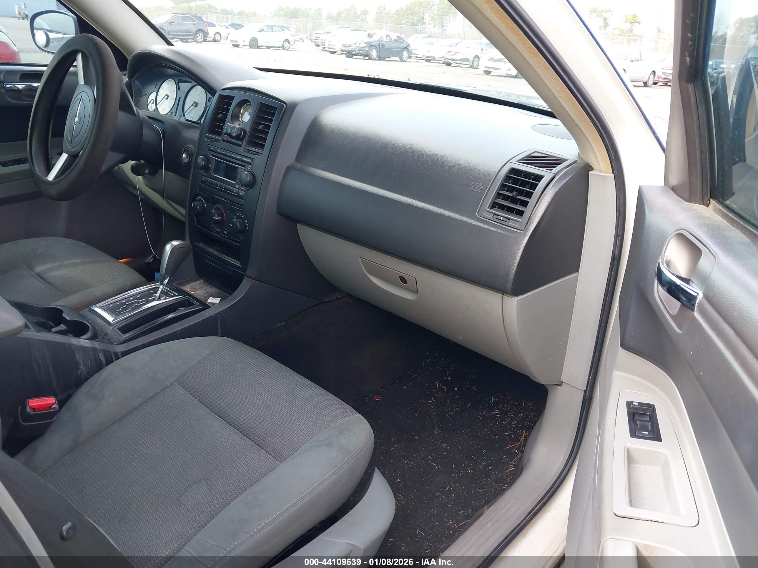 CHRYSLER 300 image 5