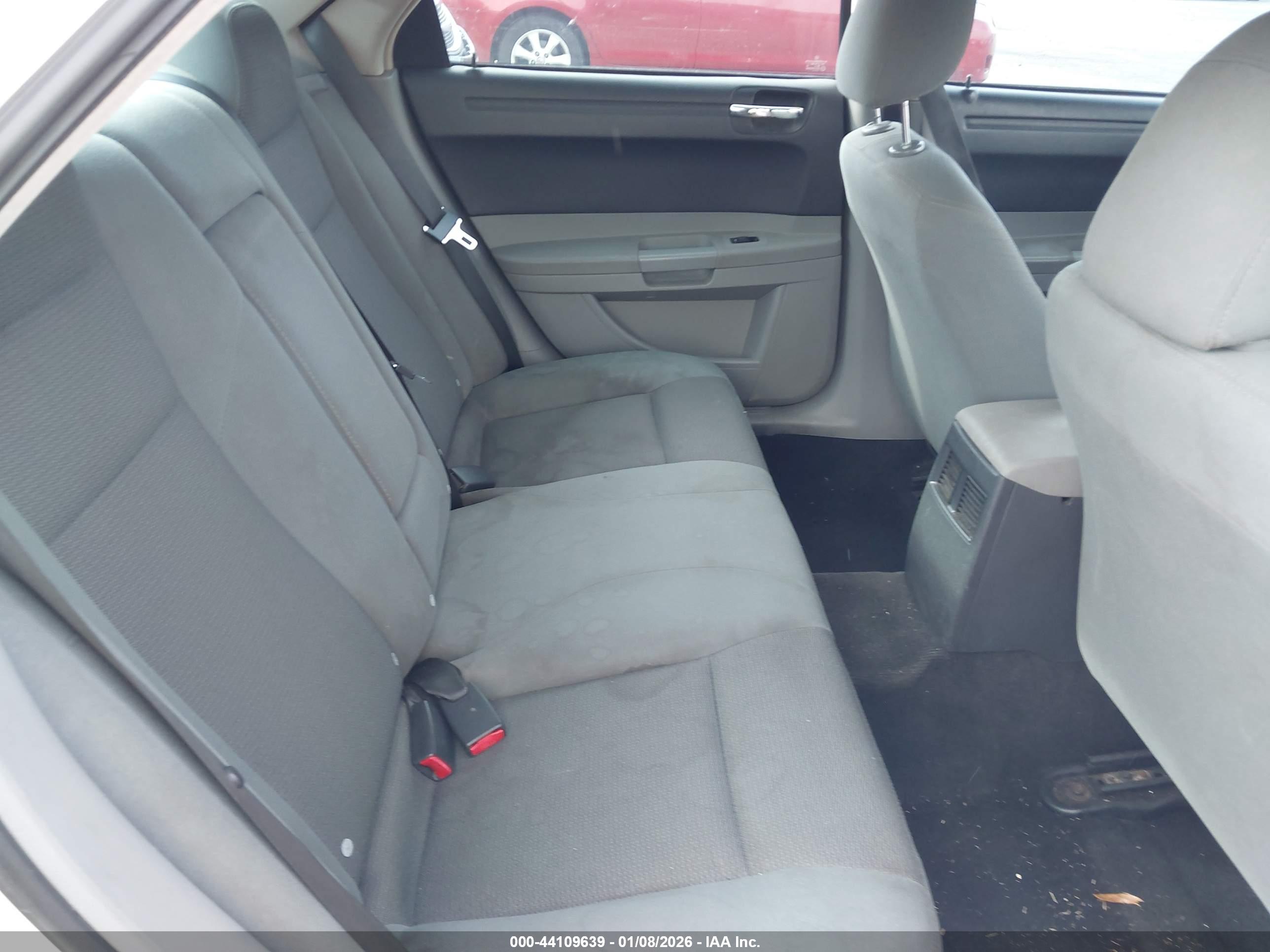 CHRYSLER 300 image 8