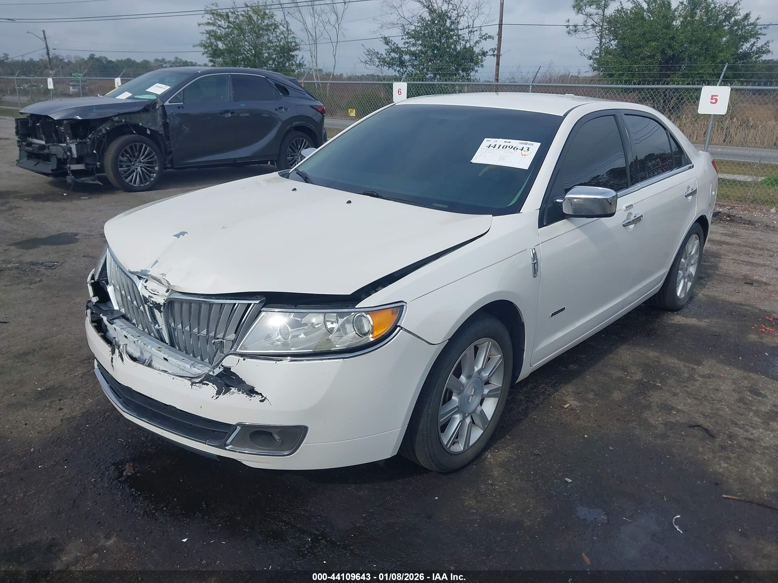 LINCOLN MKZ image 2