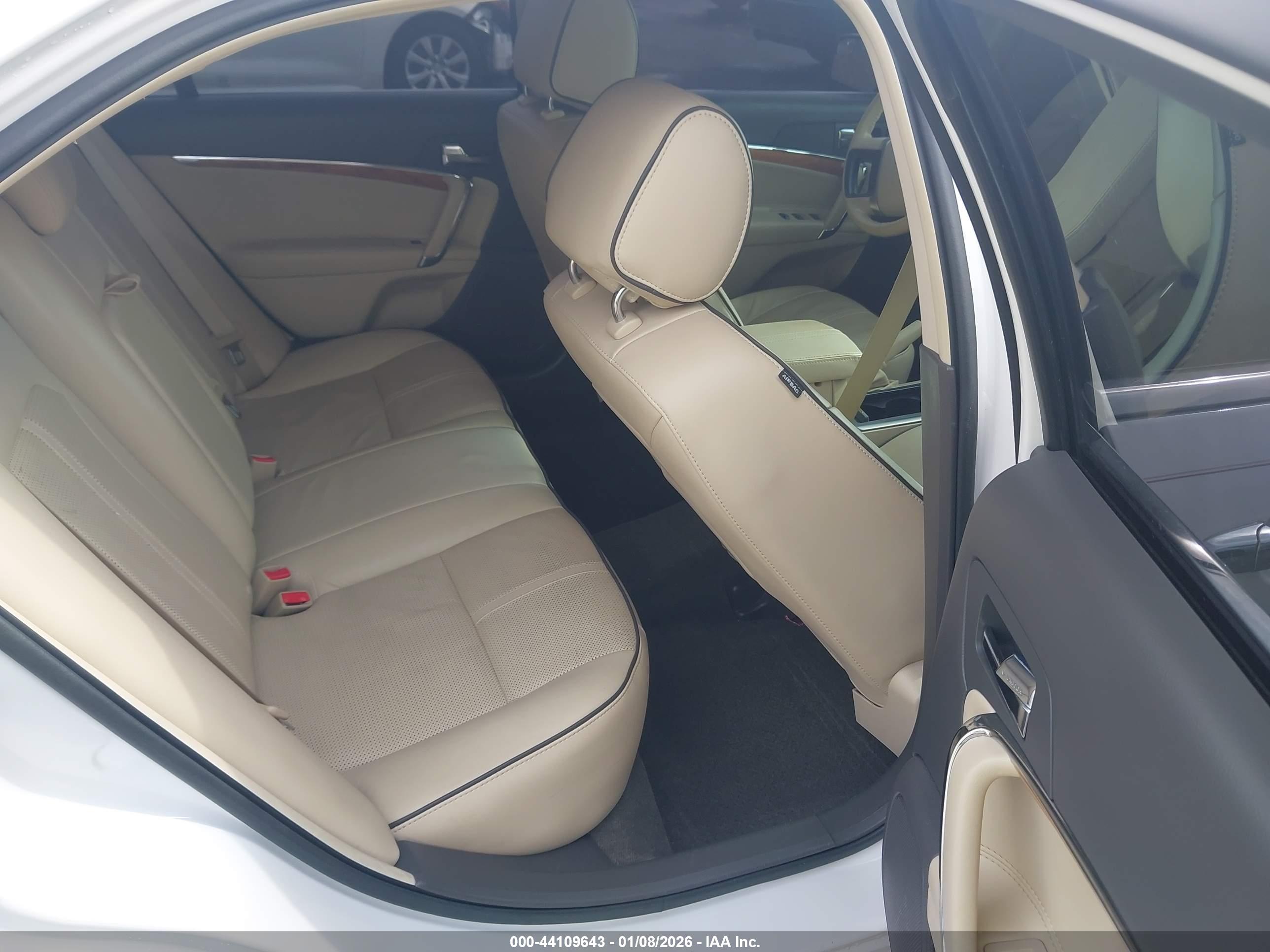 LINCOLN MKZ image 8