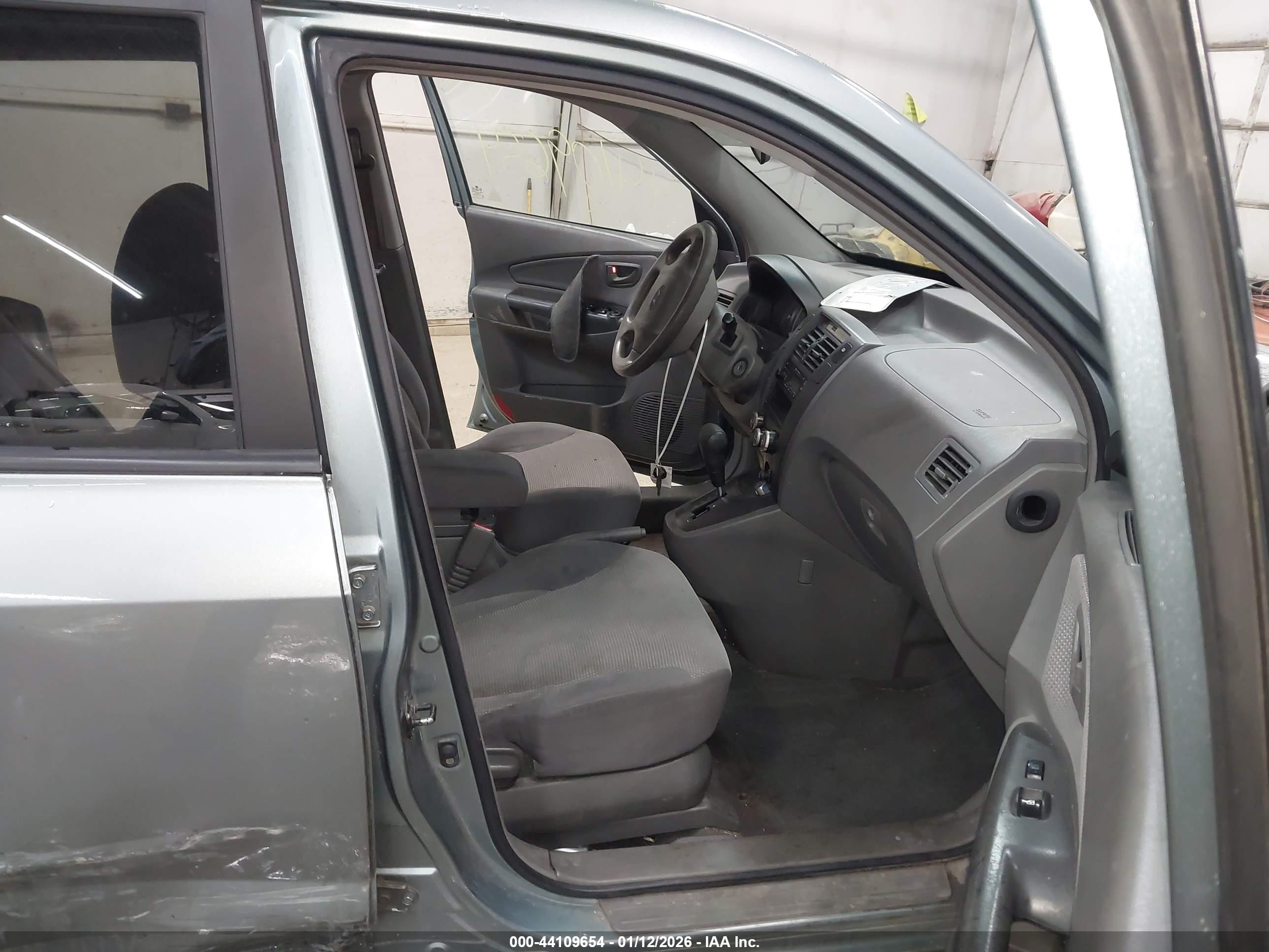 HYUNDAI TUCSON image 5