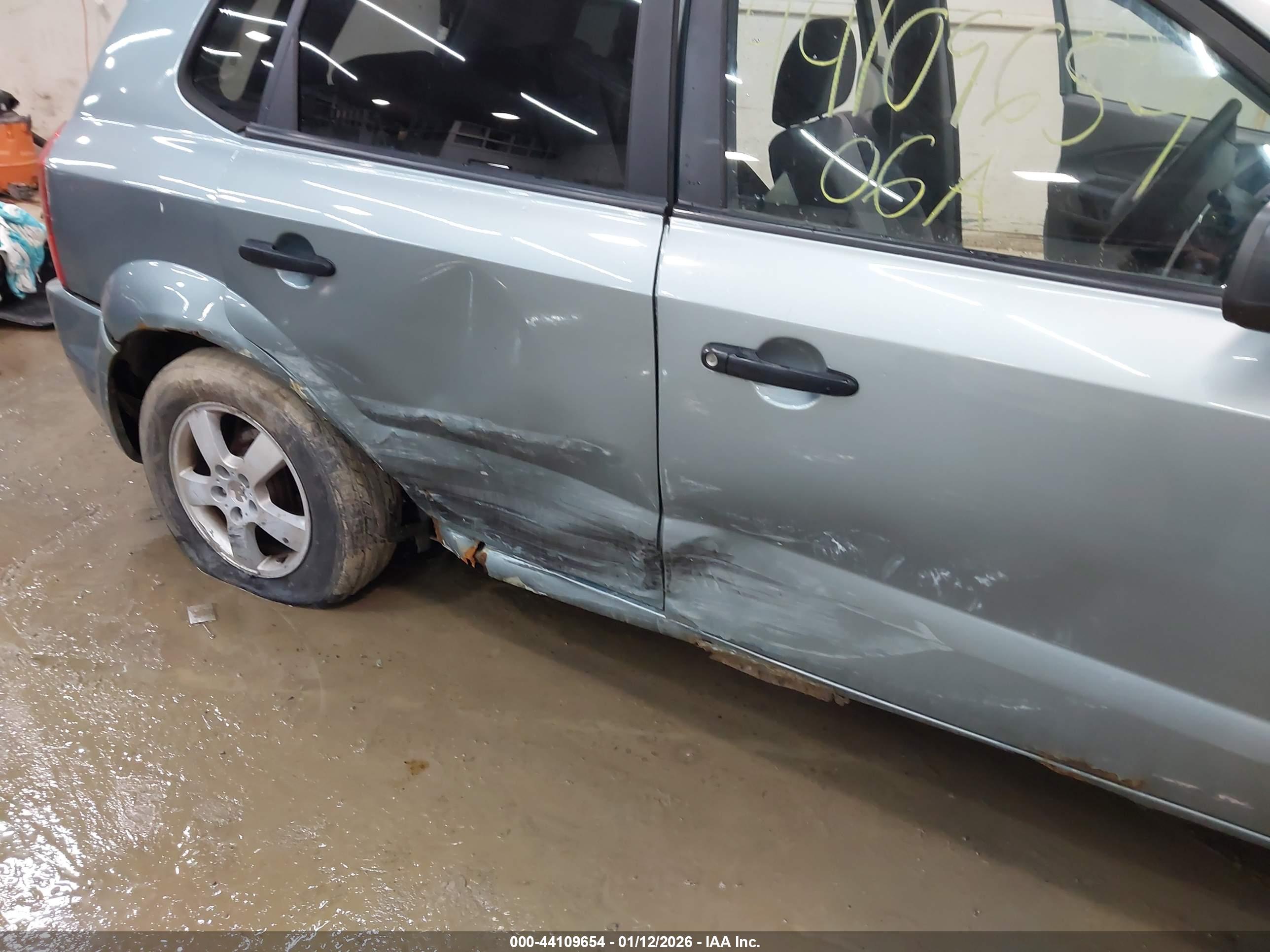 HYUNDAI TUCSON image 6