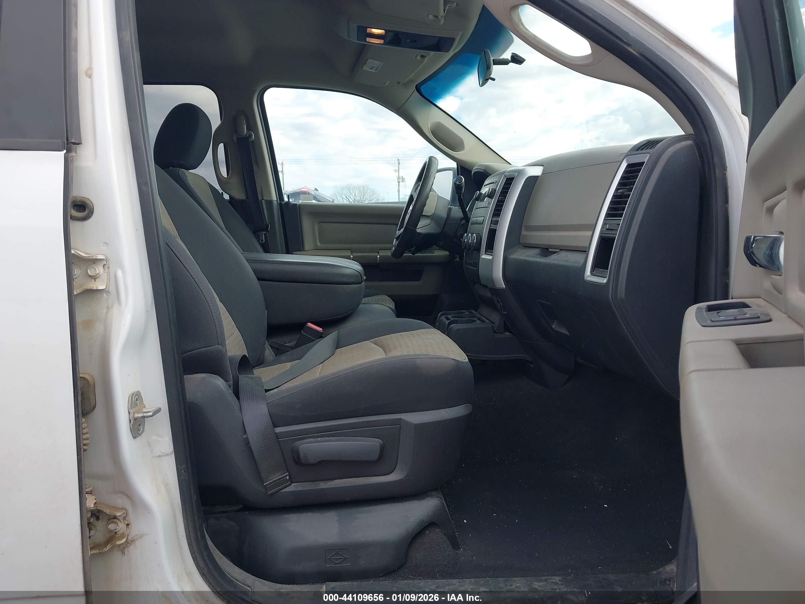 DODGE RAM image 5