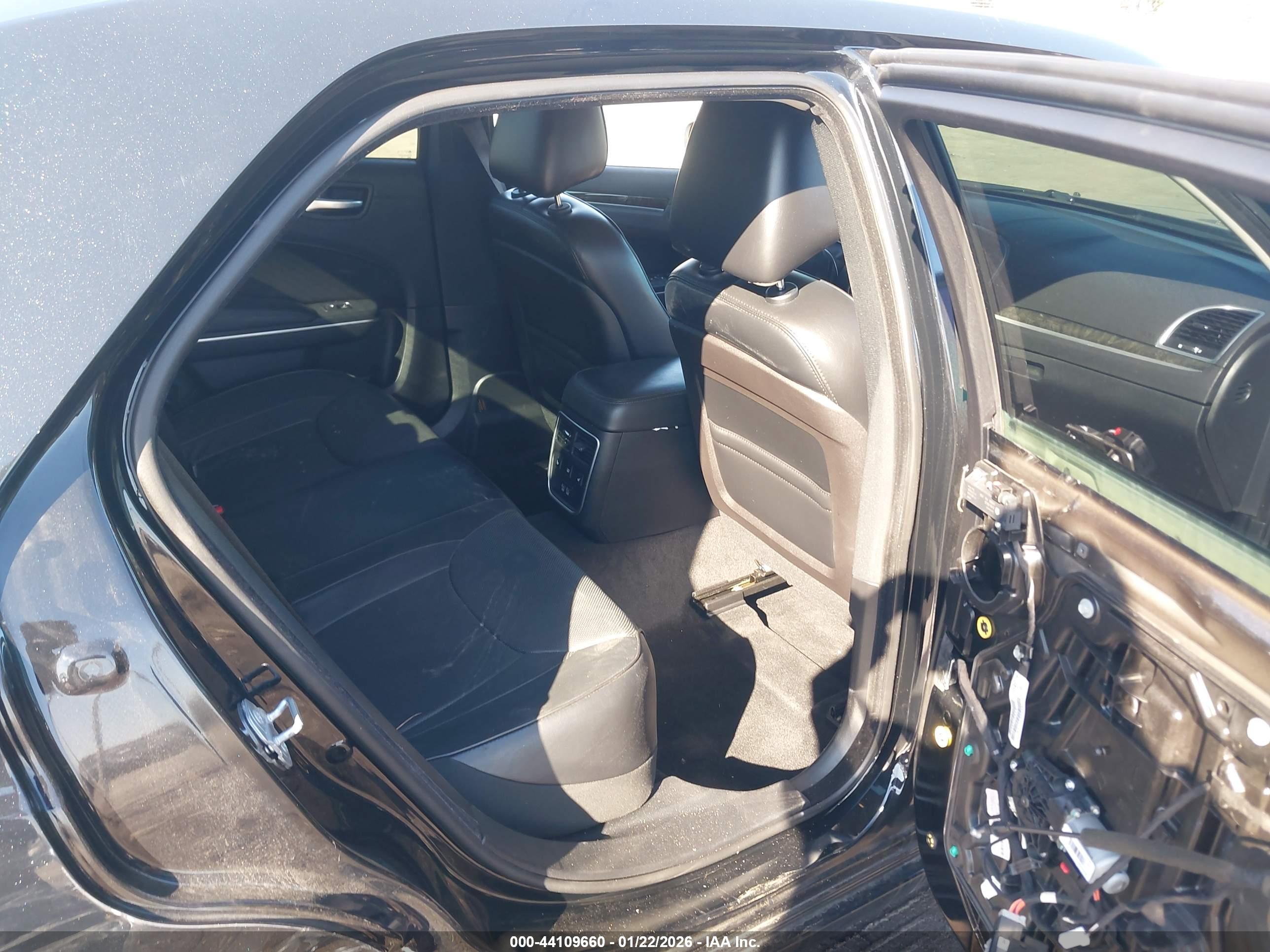 CHRYSLER 300C image 8