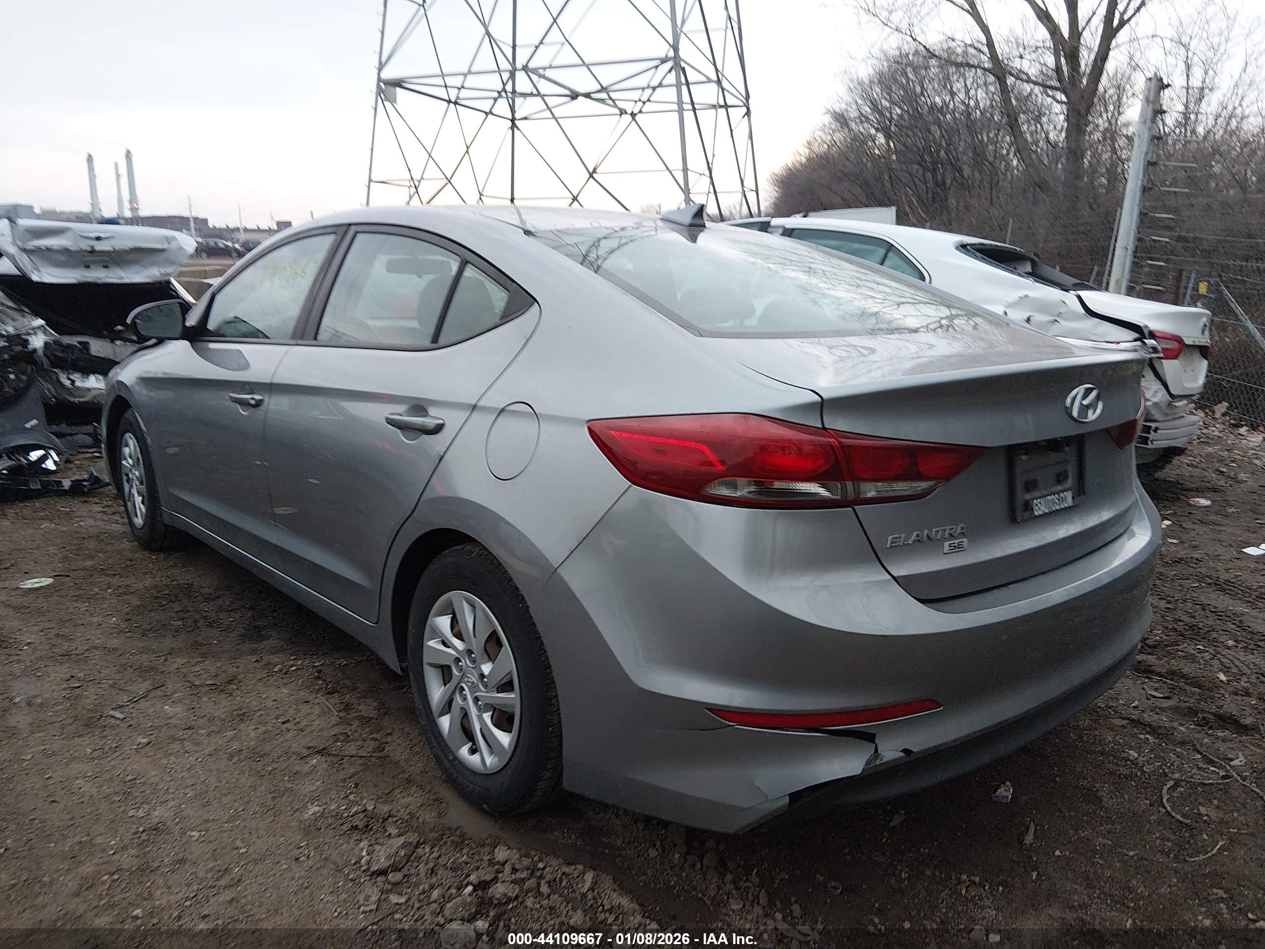 HYUNDAI ELANTRA image 3