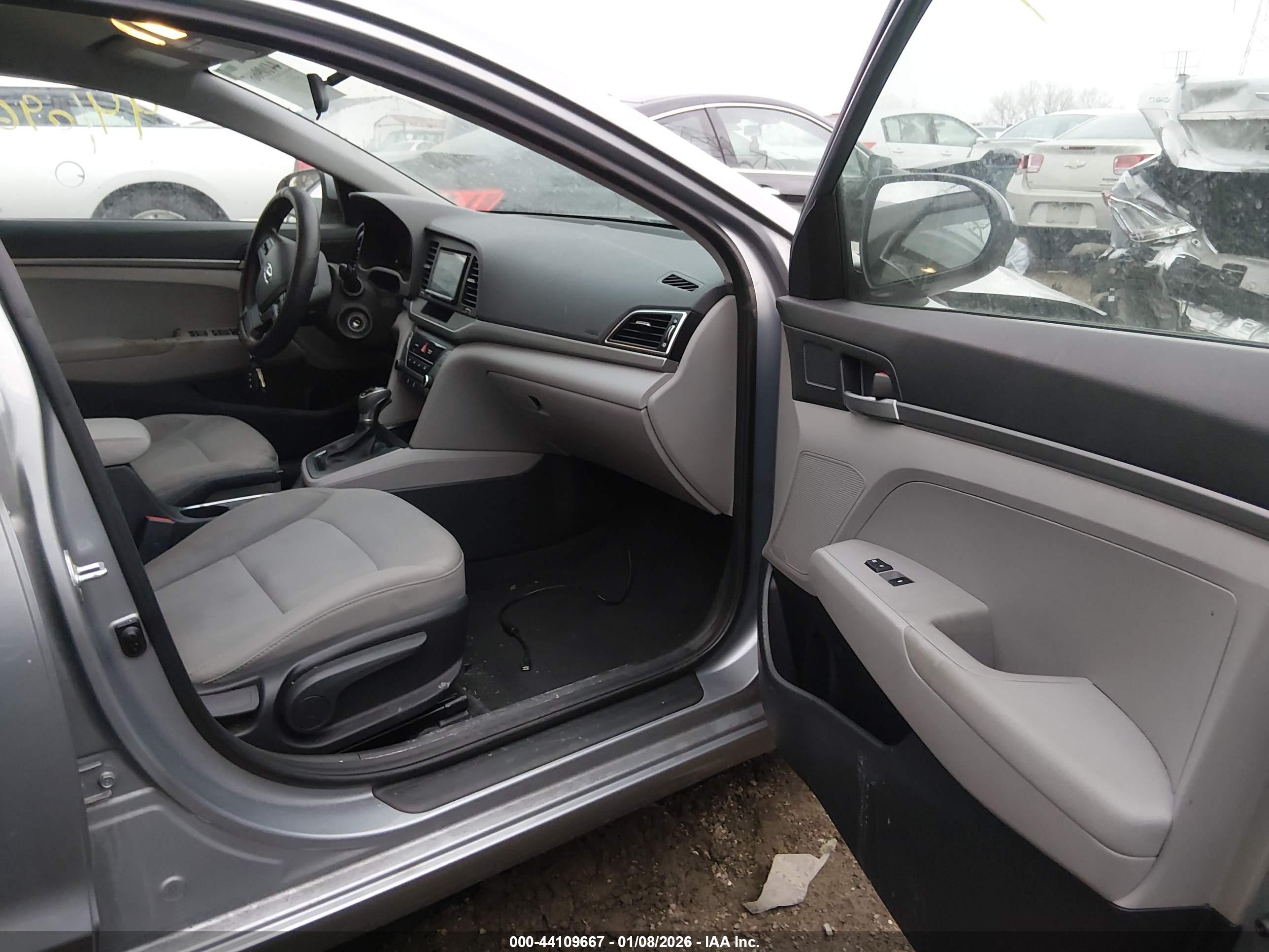 HYUNDAI ELANTRA image 5