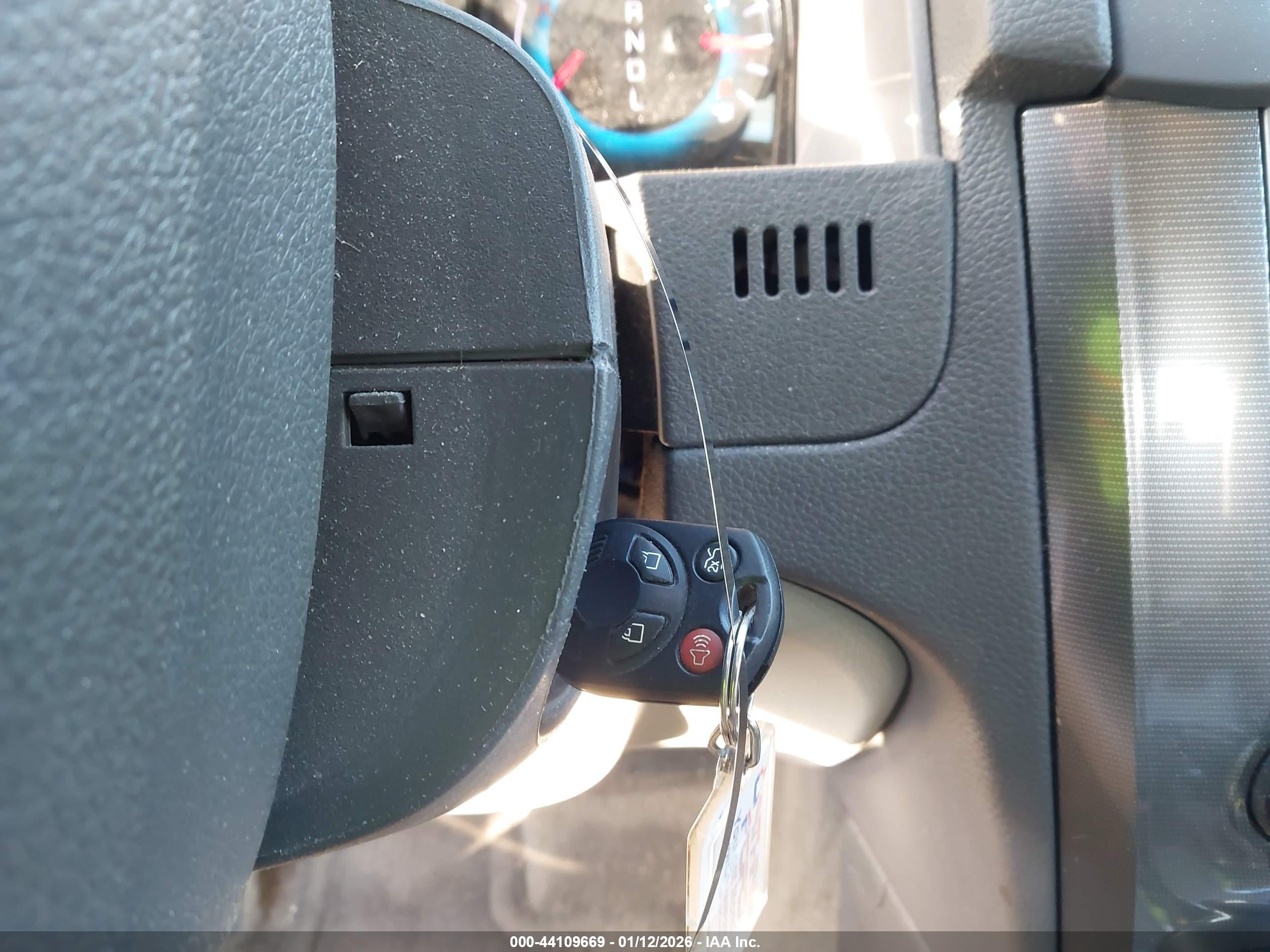 FORD FUSION image 11