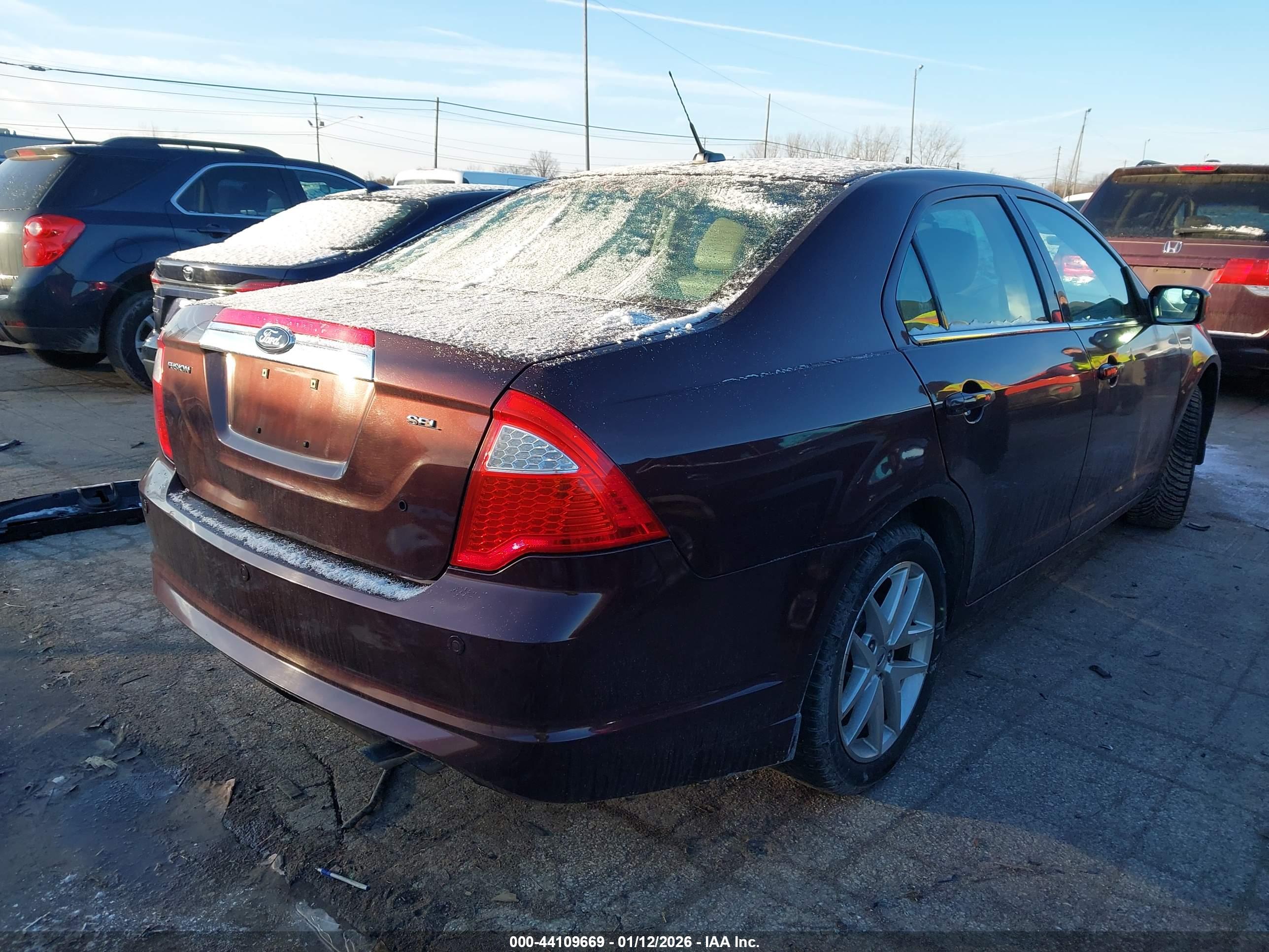 FORD FUSION image 4