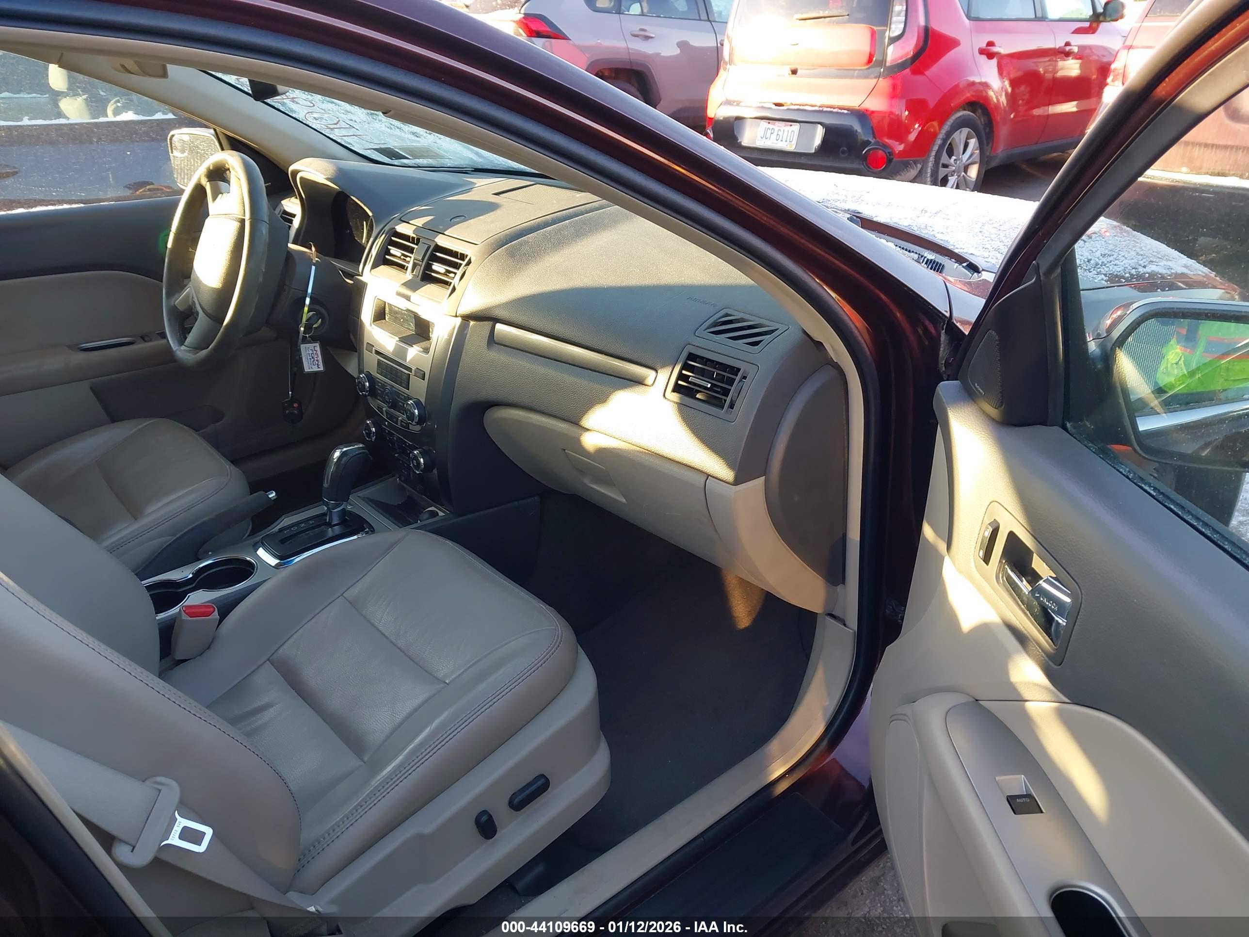 FORD FUSION image 5