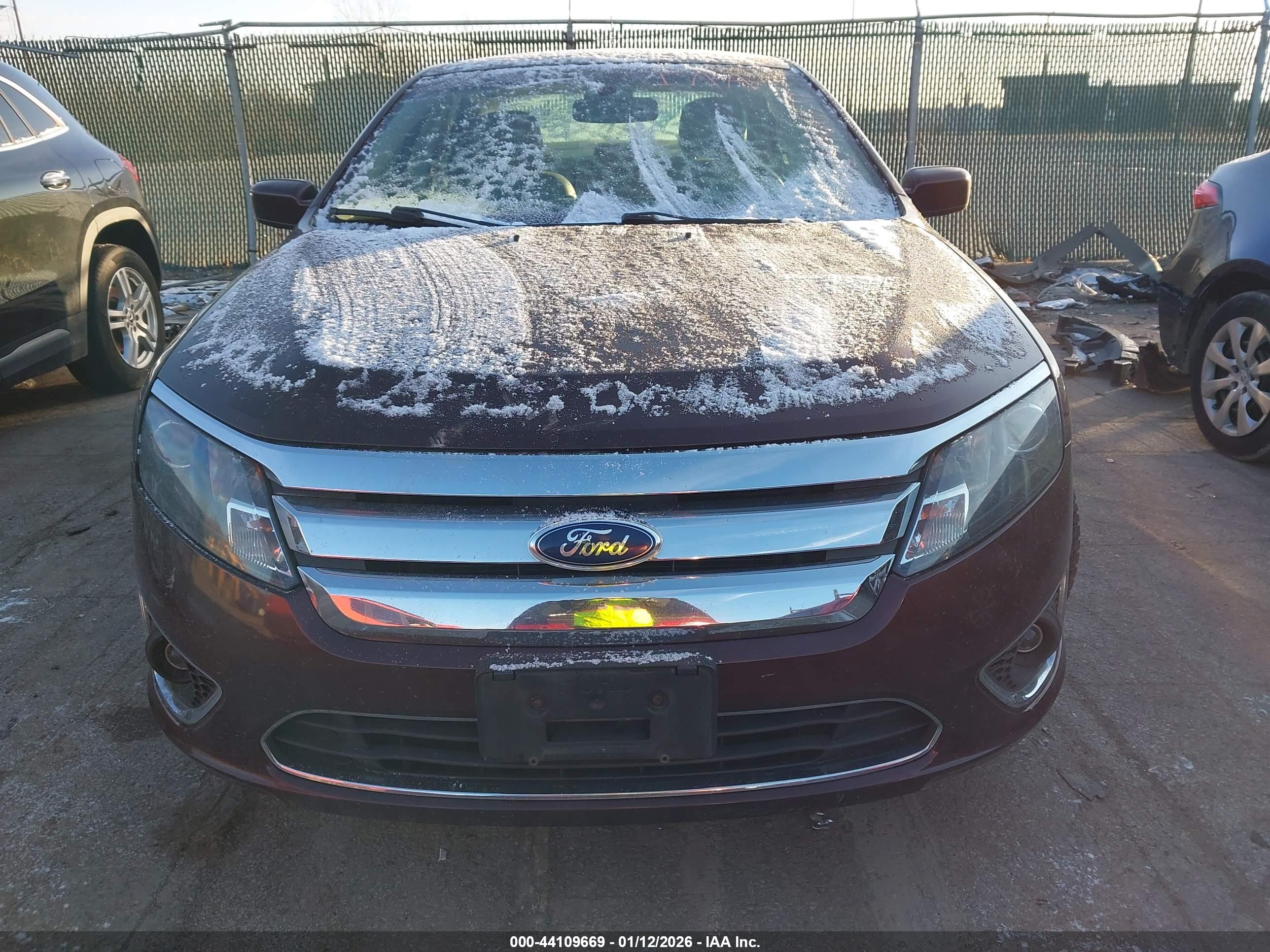 FORD FUSION image 6