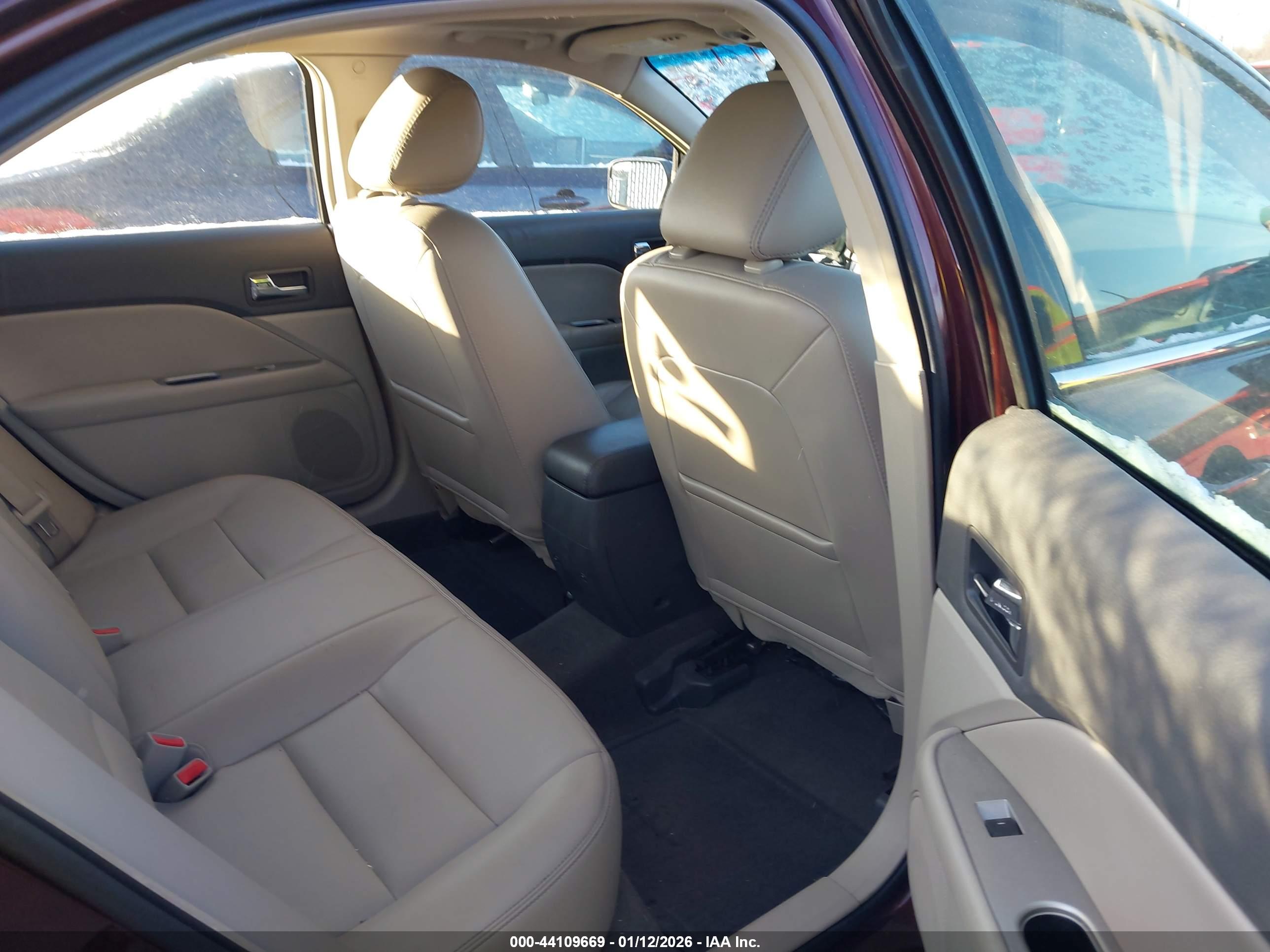 FORD FUSION image 8