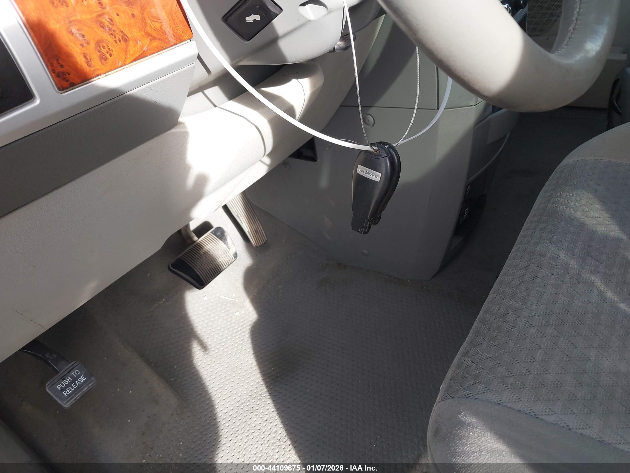 CHRYSLER TOWN image 11