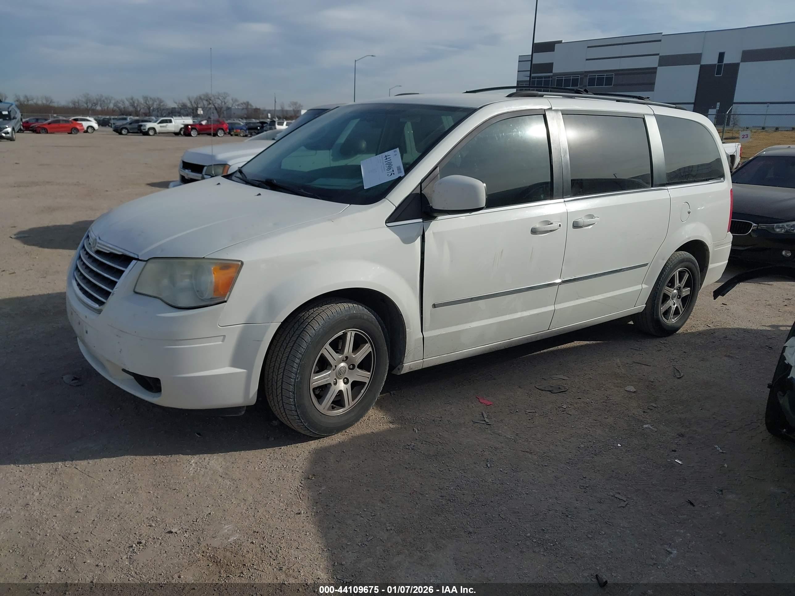 CHRYSLER TOWN image 2