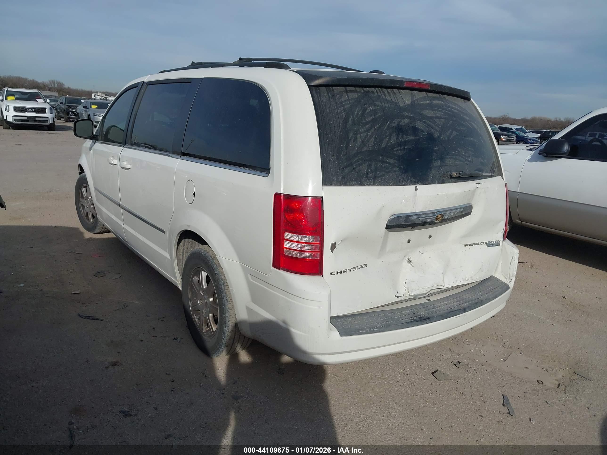 CHRYSLER TOWN image 3