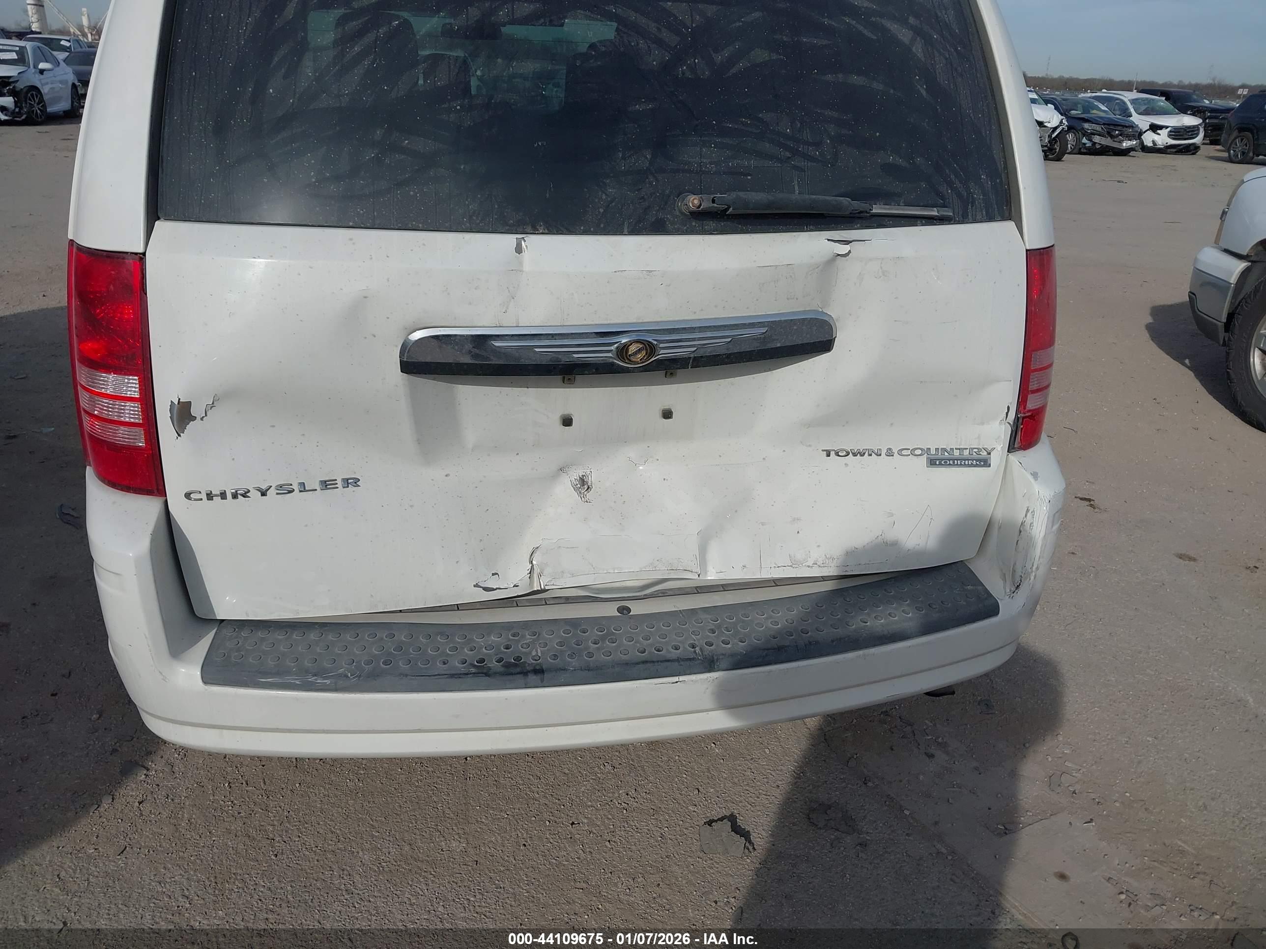 CHRYSLER TOWN image 6