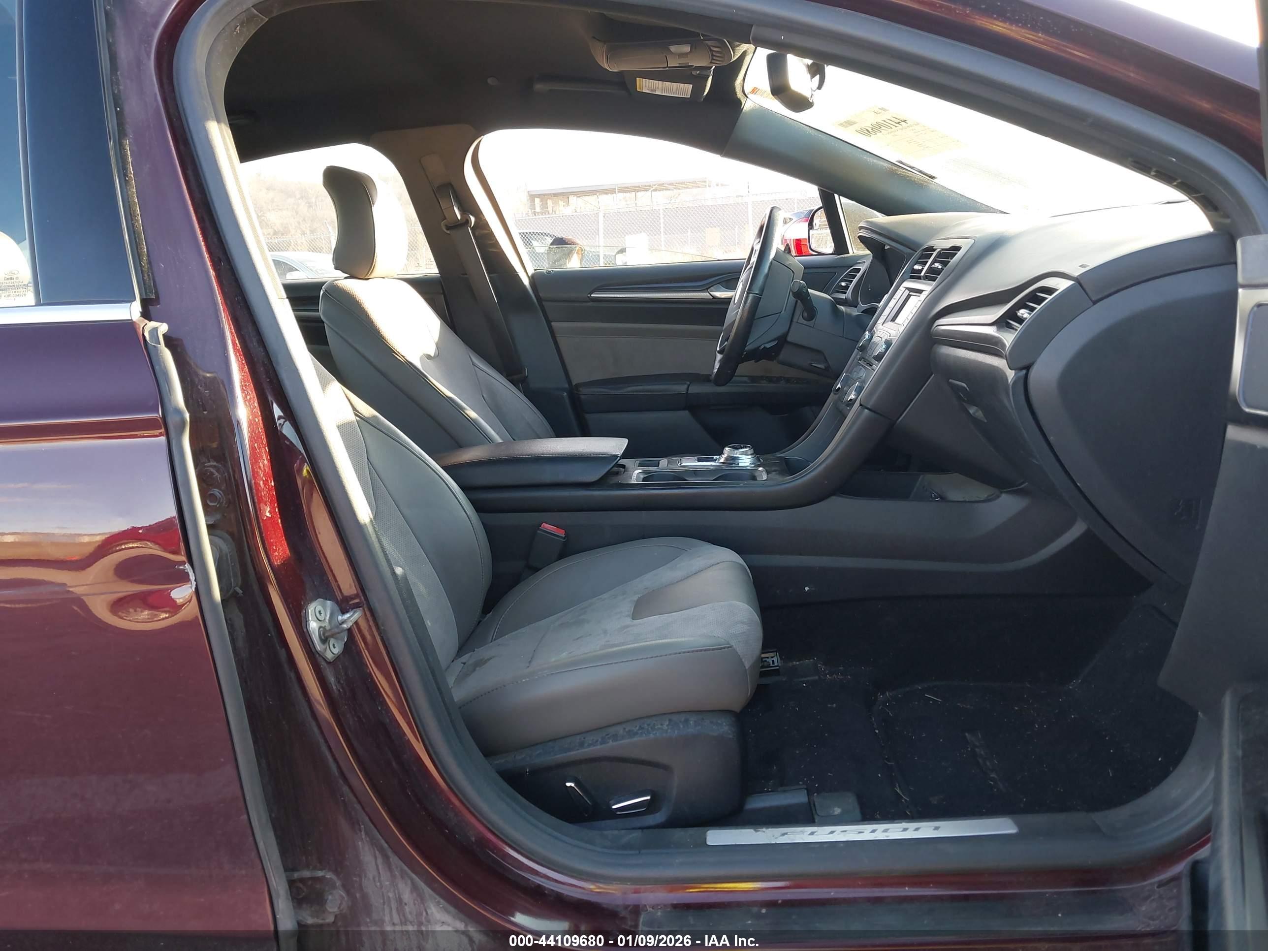 FORD FUSION image 5