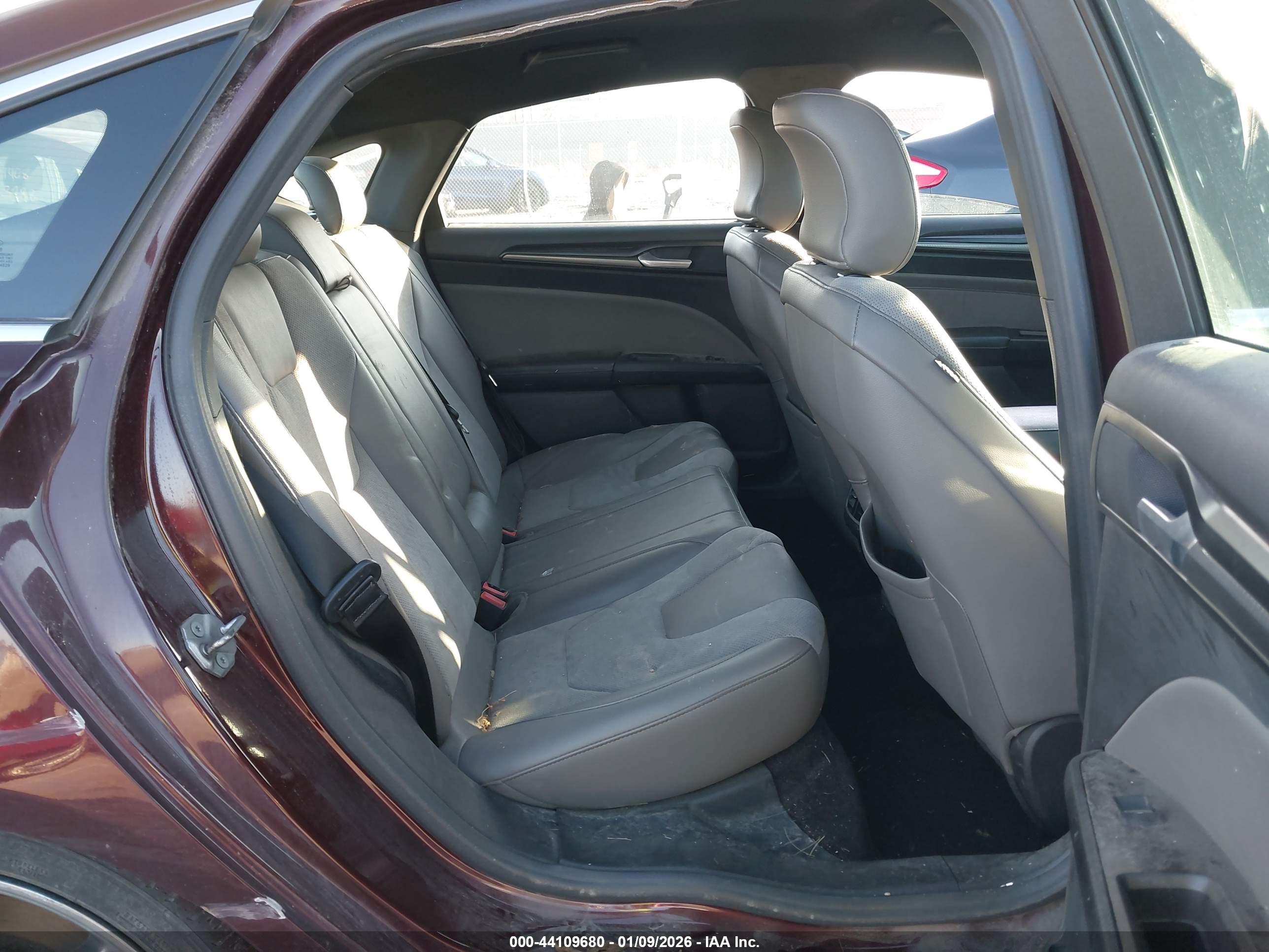 FORD FUSION image 8