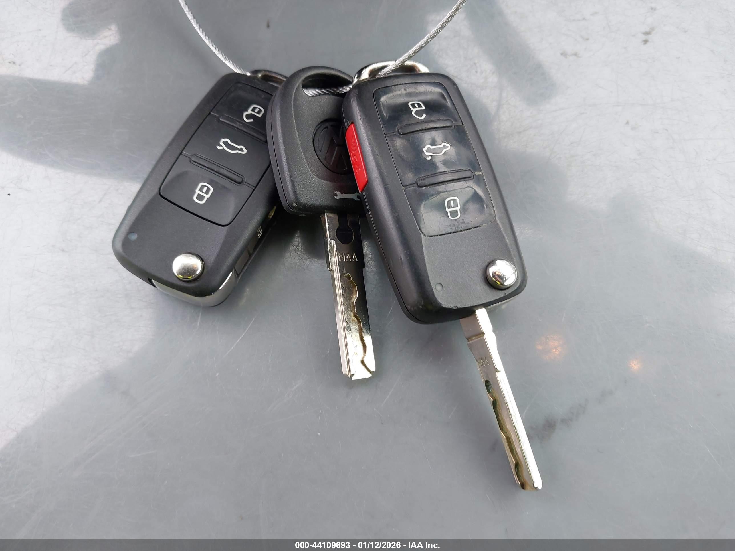 VOLKSWAGEN GTI image 11