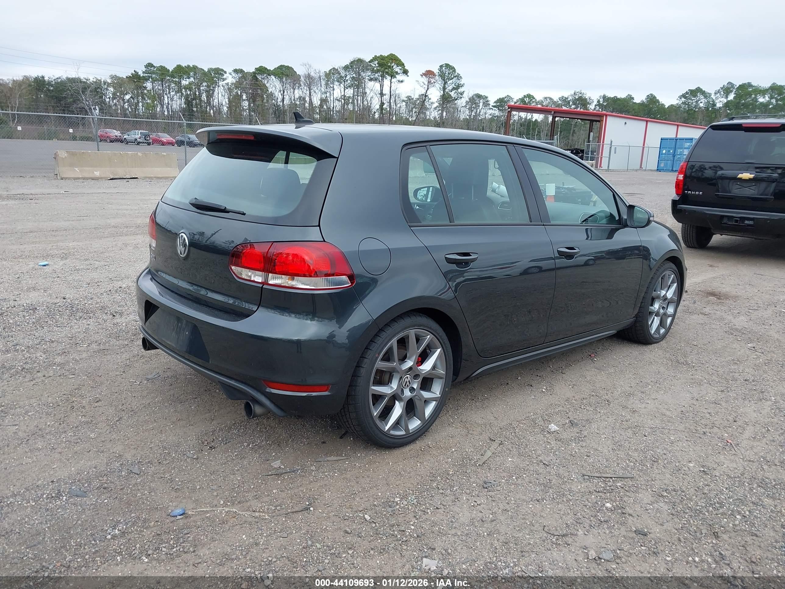 VOLKSWAGEN GTI image 4